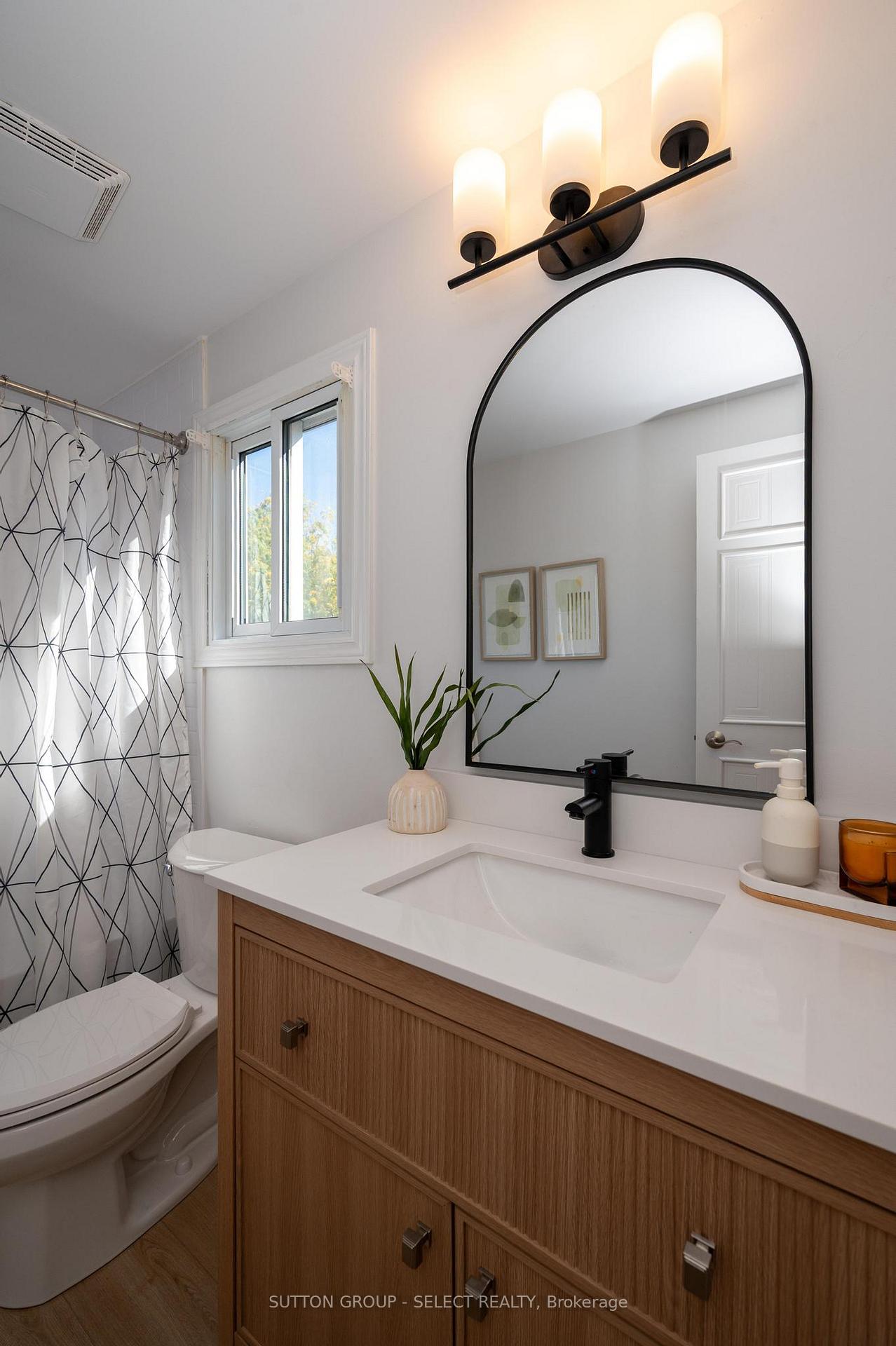 Photo 15 of Unit B, 608 Royal Beech Drive, Waterloo — HOMEH
