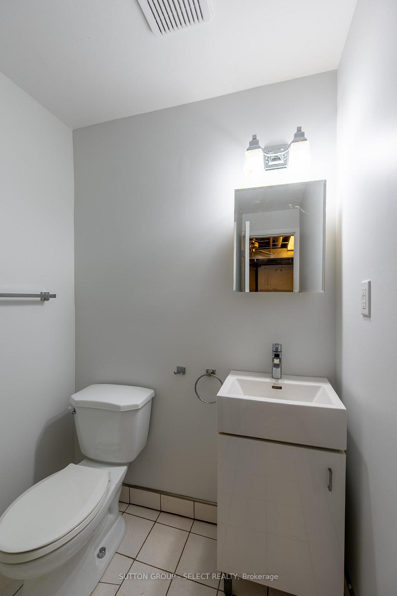 Photo 23 of Unit B, 608 Royal Beech Drive, Waterloo — HOMEH