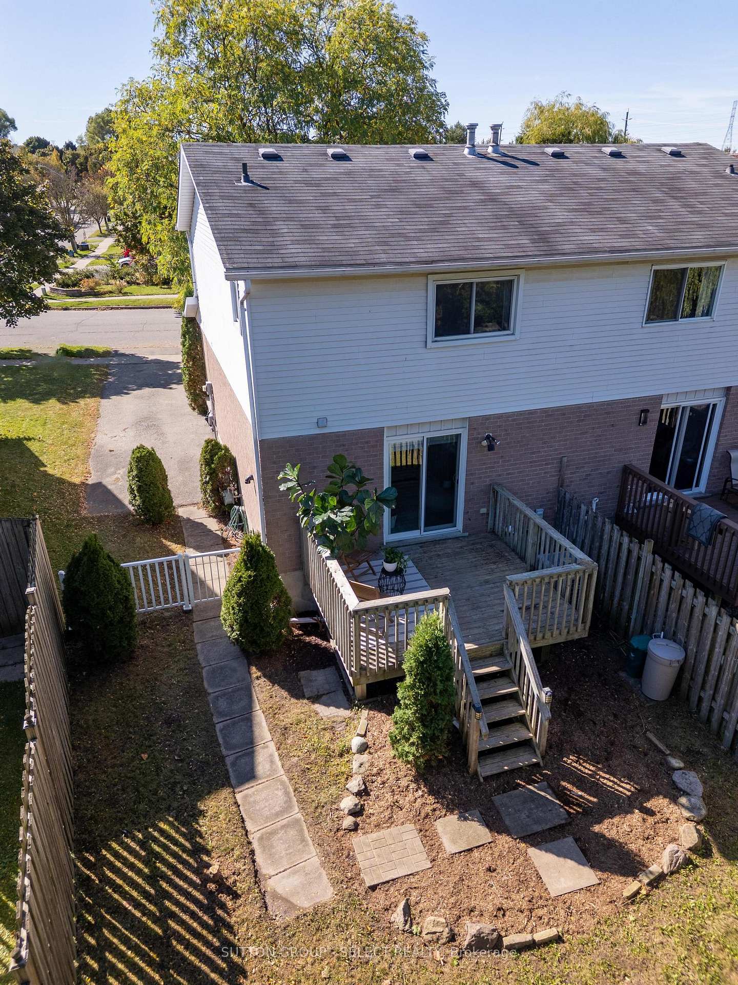 Photo 35 of Unit B, 608 Royal Beech Drive, Waterloo — HOMEH