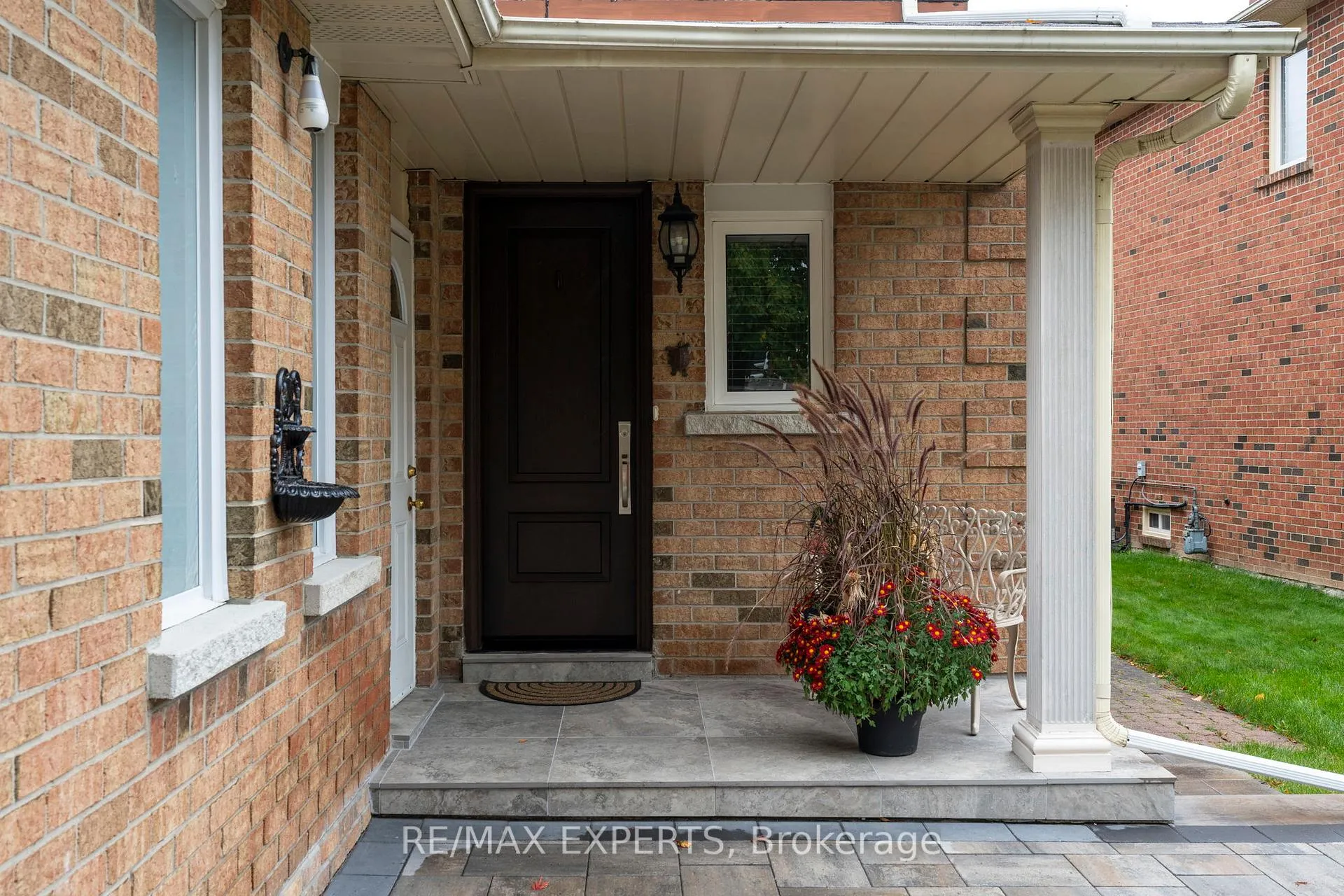 Photo 5 of 53 Mathewson Street, Vaughan, Maple — HOMEH
