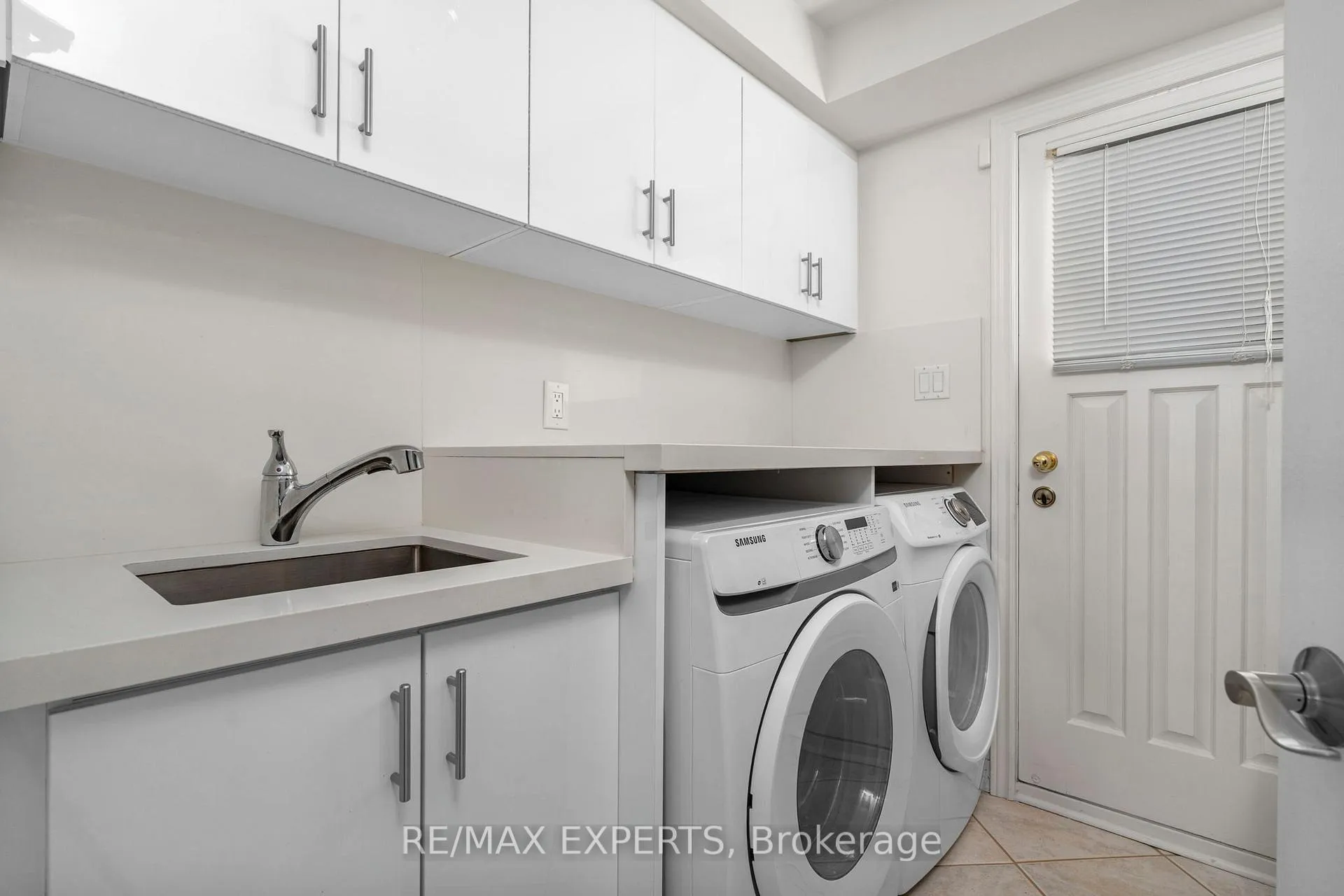 Photo 10 of 53 Mathewson Street, Vaughan, Maple — HOMEH