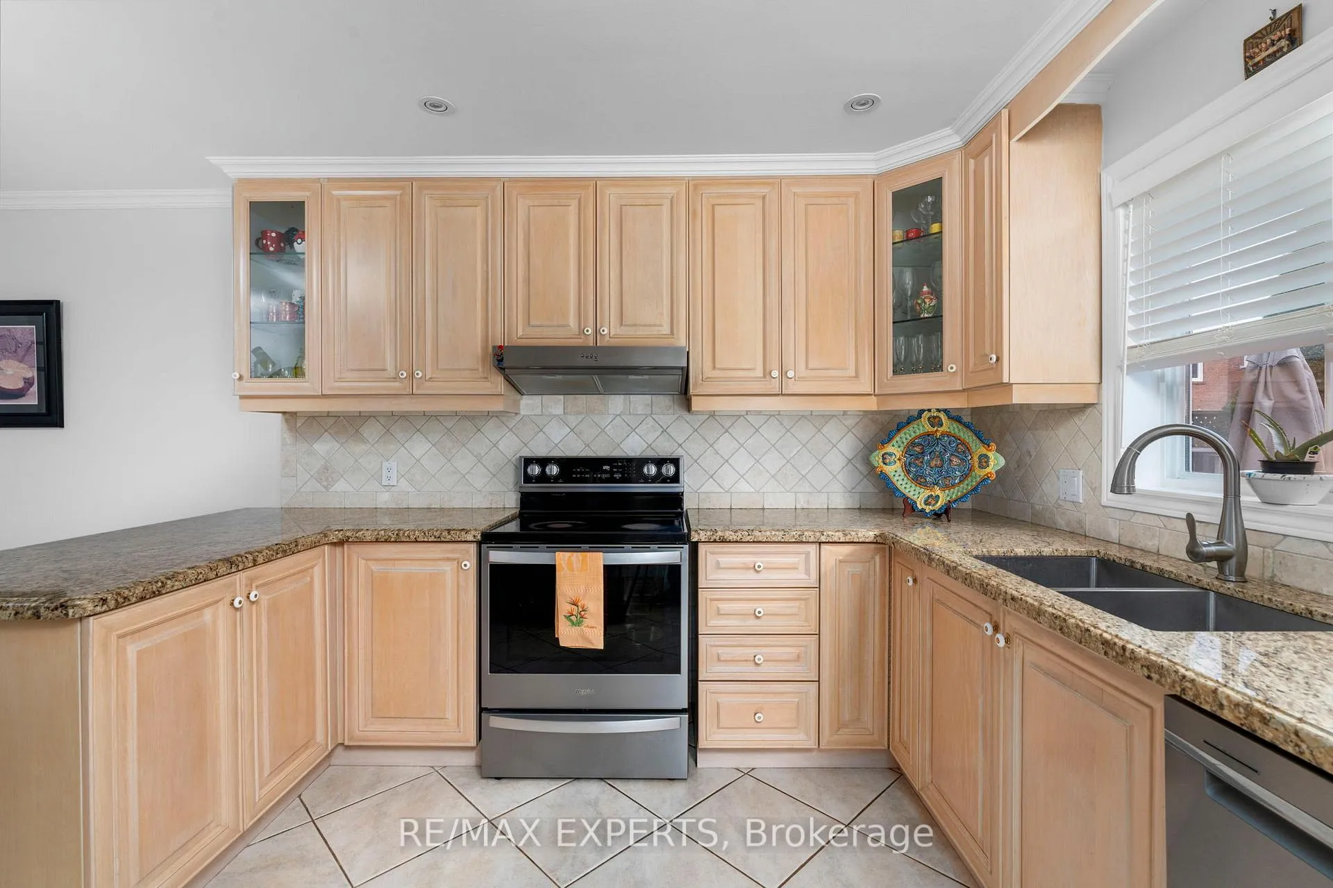 Photo 20 of 53 Mathewson Street, Vaughan, Maple — HOMEH