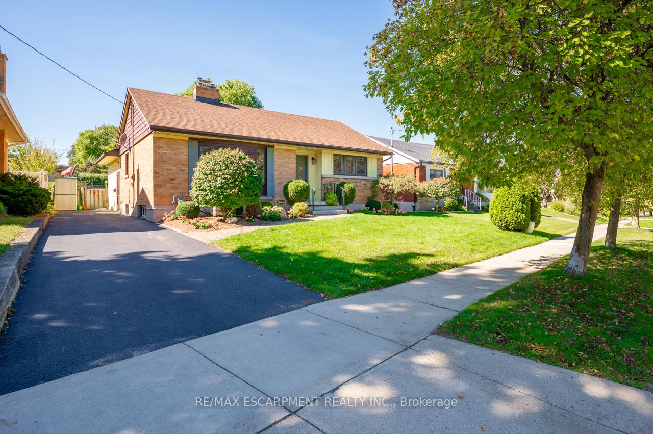 Photo 1 of 97 Ellis Crescent S, Waterloo — HOMEH