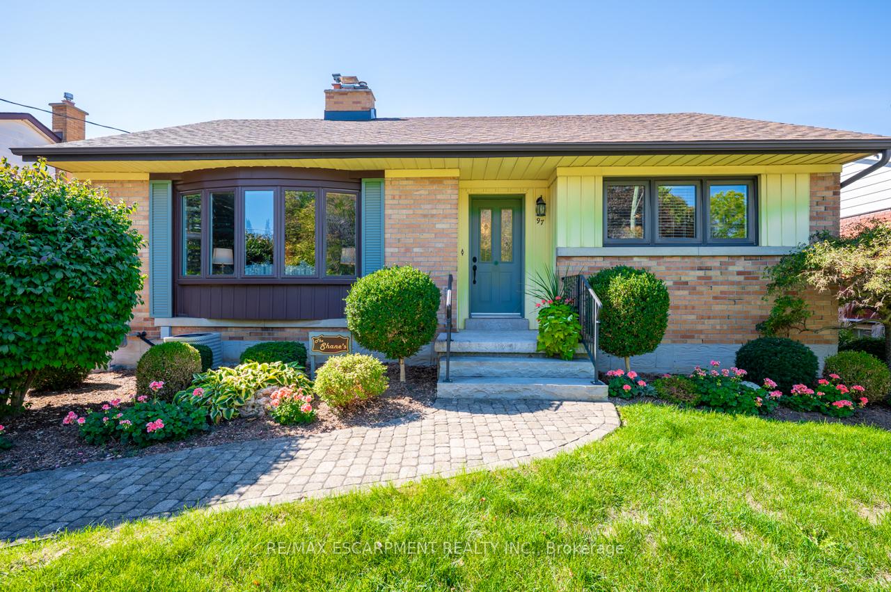 Photo 3 of 97 Ellis Crescent S, Waterloo — HOMEH