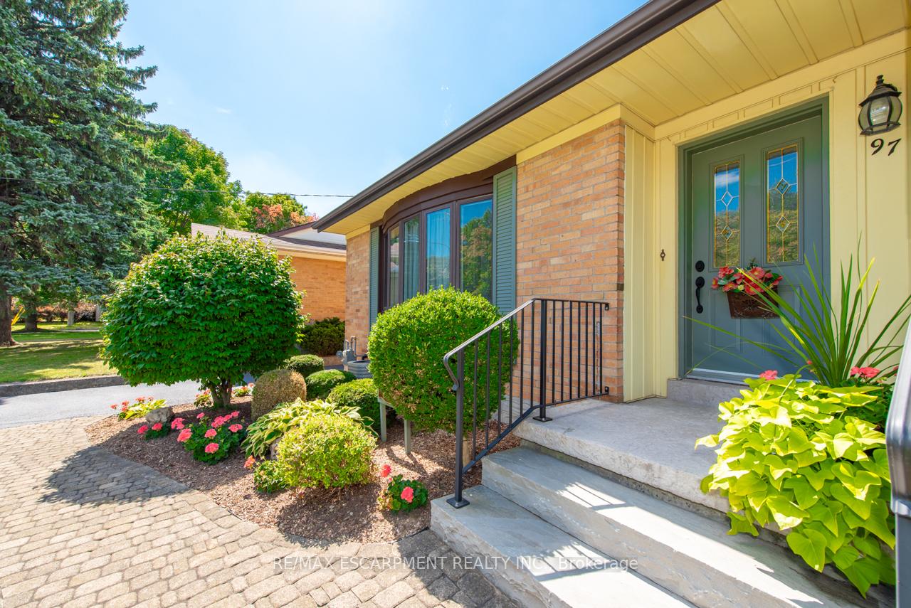Photo 4 of 97 Ellis Crescent S, Waterloo — HOMEH