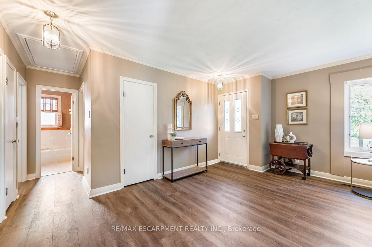 Photo 5 of 97 Ellis Crescent S, Waterloo — HOMEH
