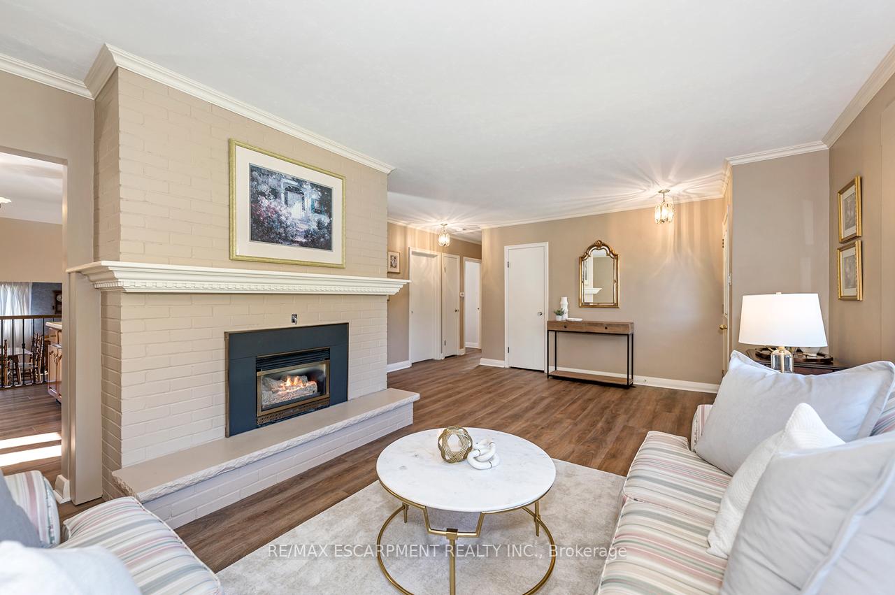 Photo 10 of 97 Ellis Crescent S, Waterloo — HOMEH