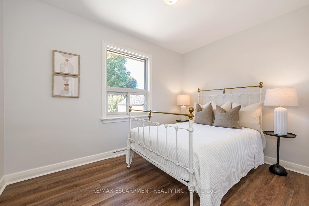 Photo 14 of 97 Ellis Crescent S, Waterloo — HOMEH