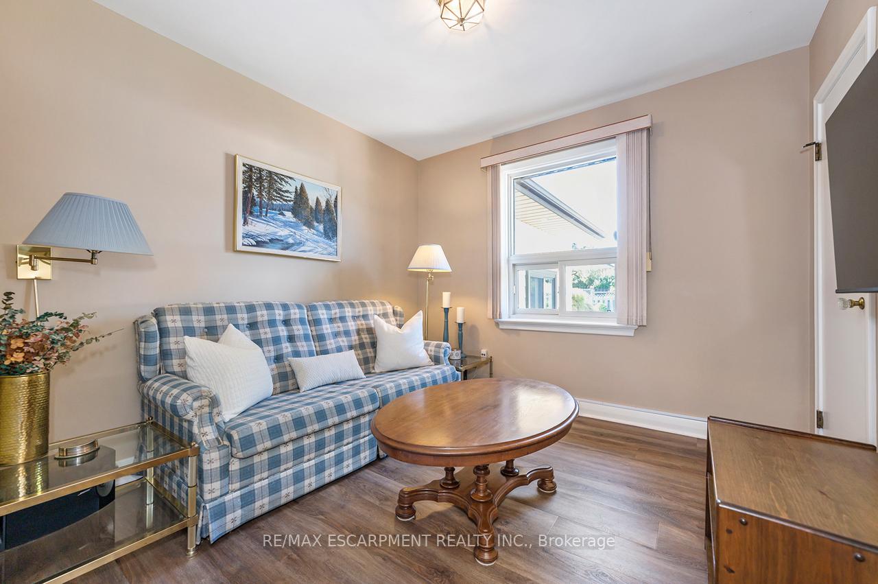 Photo 15 of 97 Ellis Crescent S, Waterloo — HOMEH
