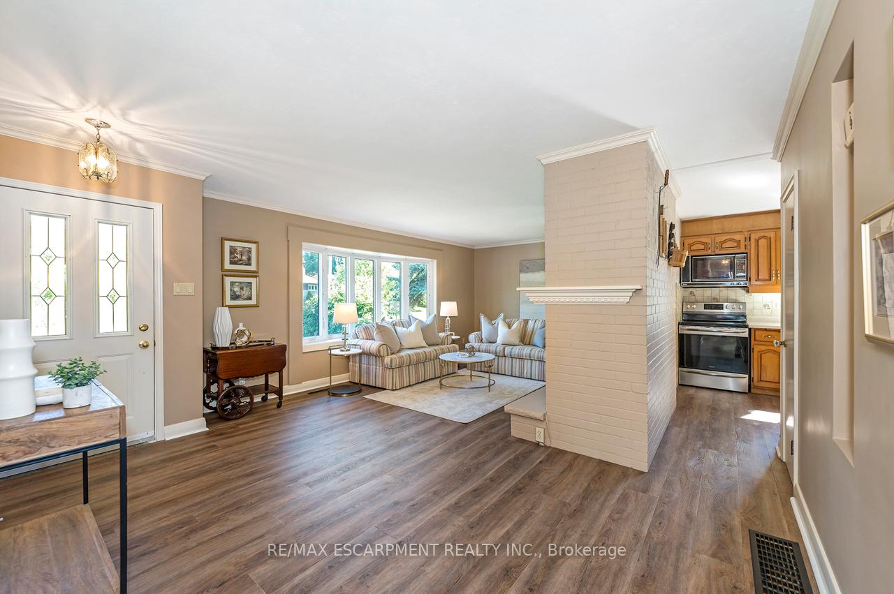 Photo 16 of 97 Ellis Crescent S, Waterloo — HOMEH