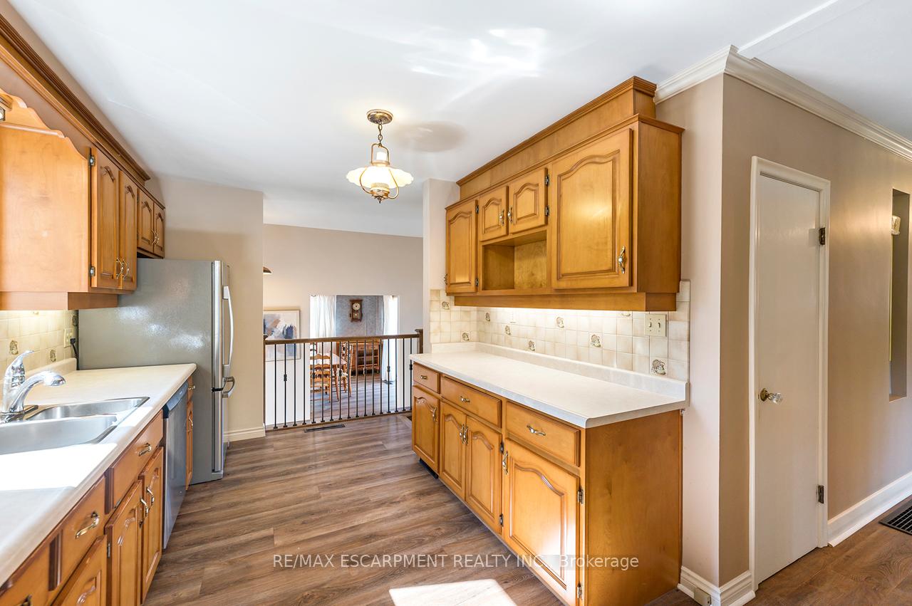 Photo 17 of 97 Ellis Crescent S, Waterloo — HOMEH