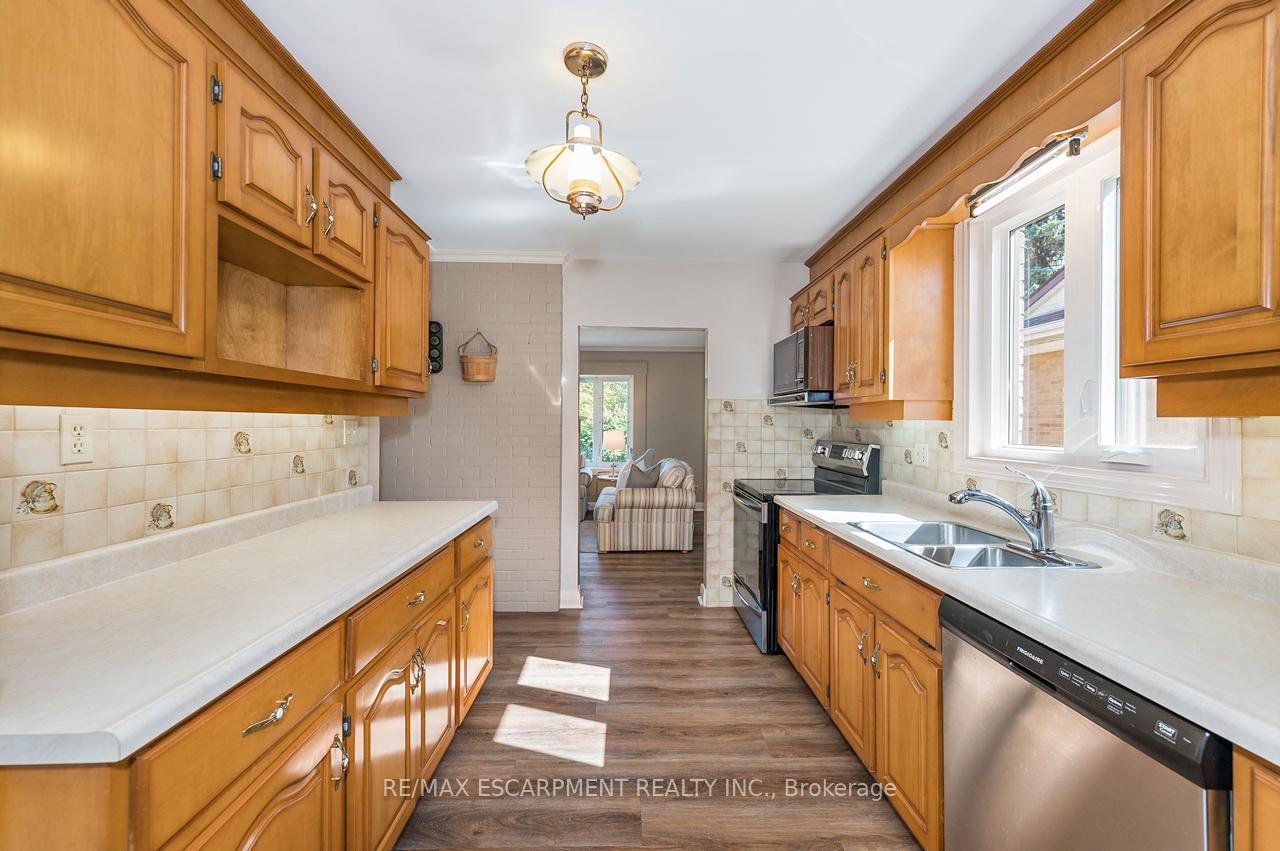Photo 18 of 97 Ellis Crescent S, Waterloo — HOMEH