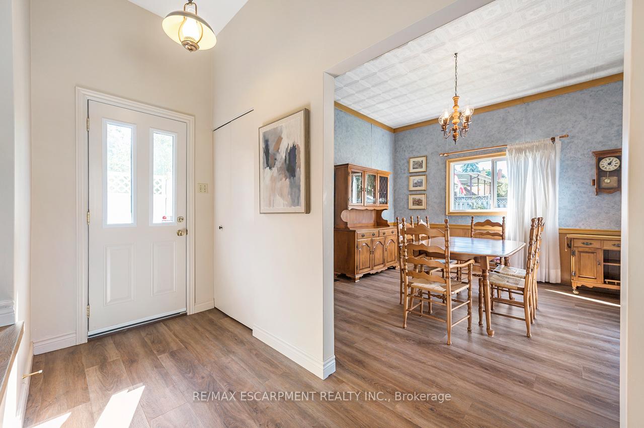 Photo 20 of 97 Ellis Crescent S, Waterloo — HOMEH
