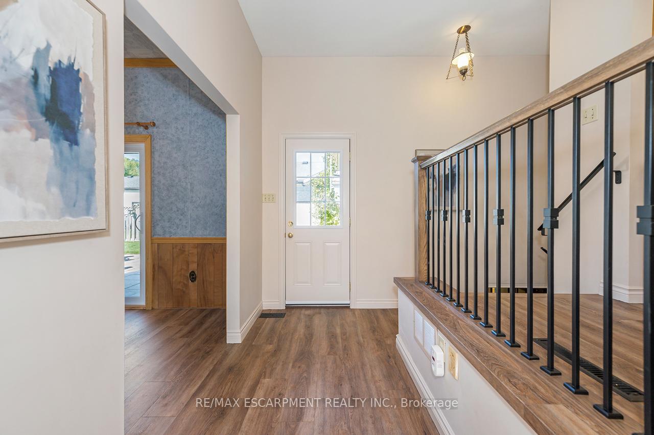 Photo 23 of 97 Ellis Crescent S, Waterloo — HOMEH