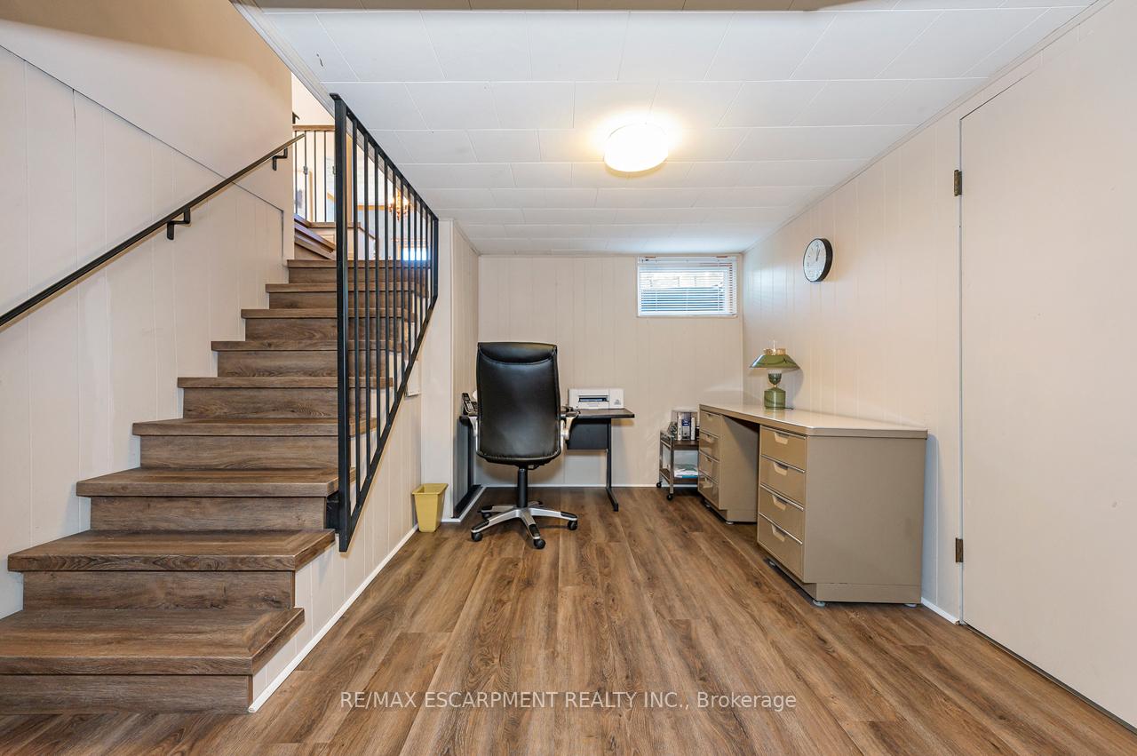 Photo 24 of 97 Ellis Crescent S, Waterloo — HOMEH