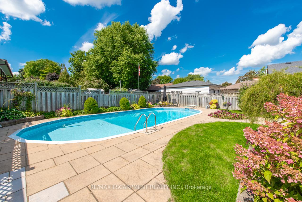 Photo 31 of 97 Ellis Crescent S, Waterloo — HOMEH