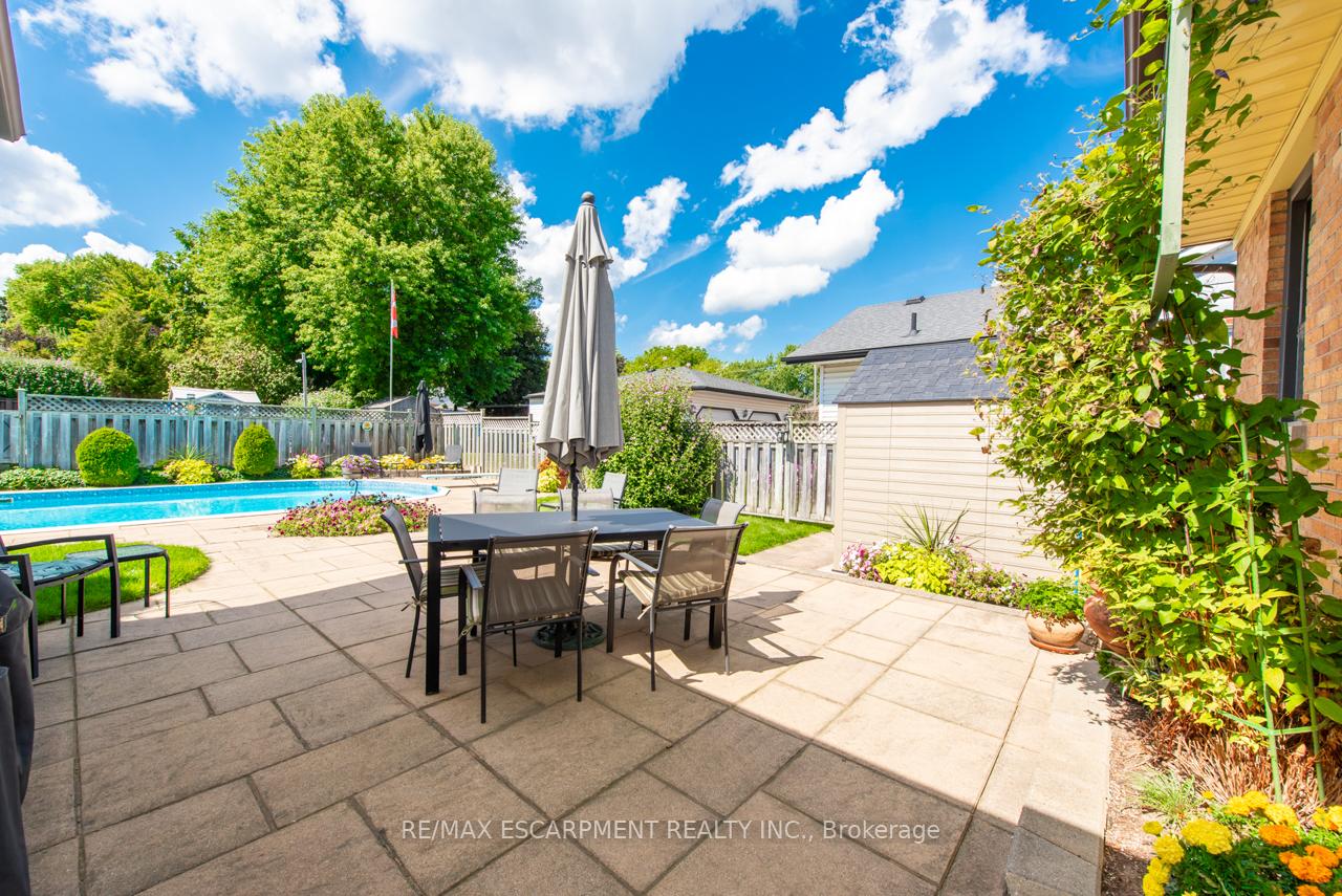 Photo 37 of 97 Ellis Crescent S, Waterloo — HOMEH