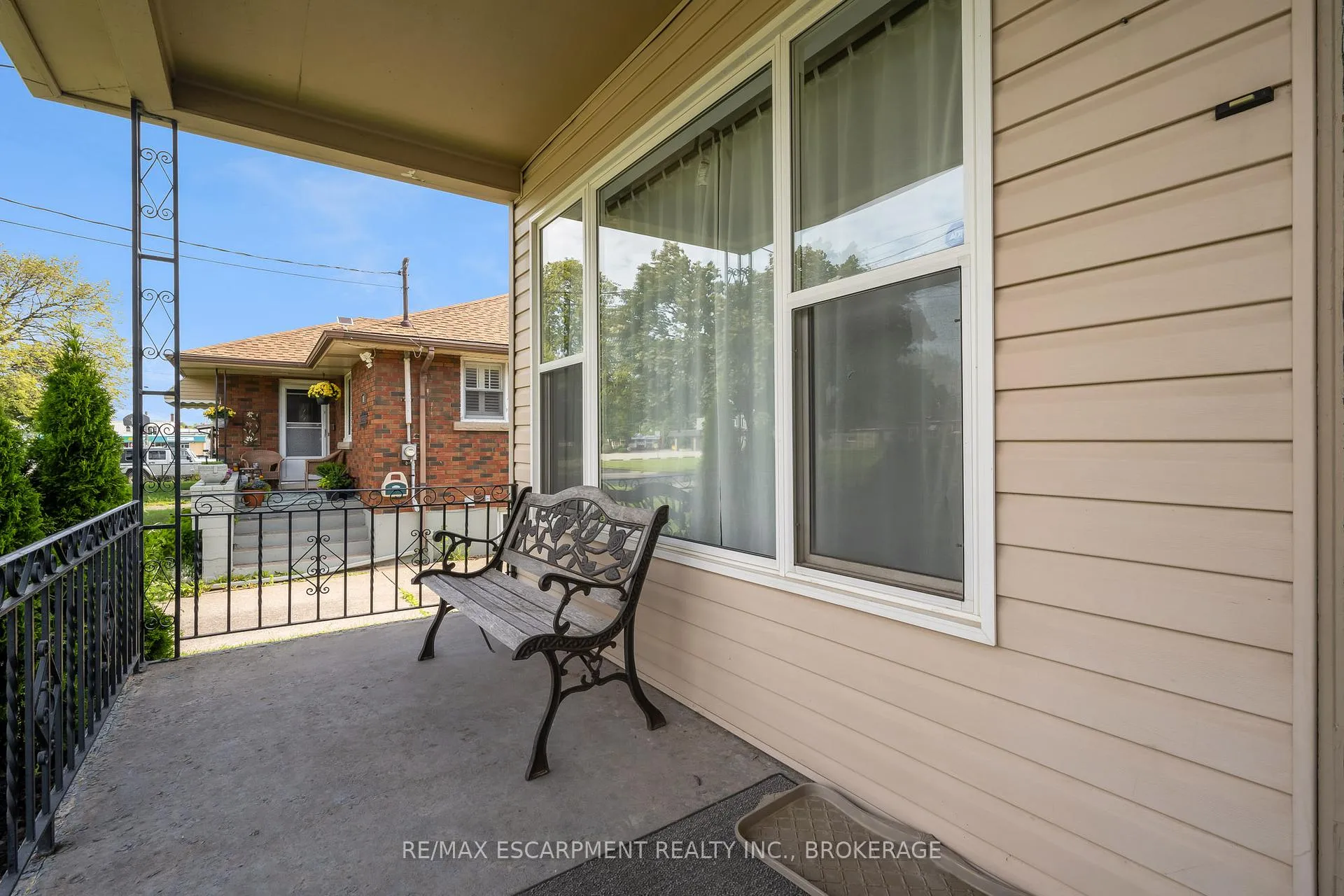 Photo 3 of Unit Main, 16 Golden Boulevard E, Welland, Lincoln/Crowland — HOMEH