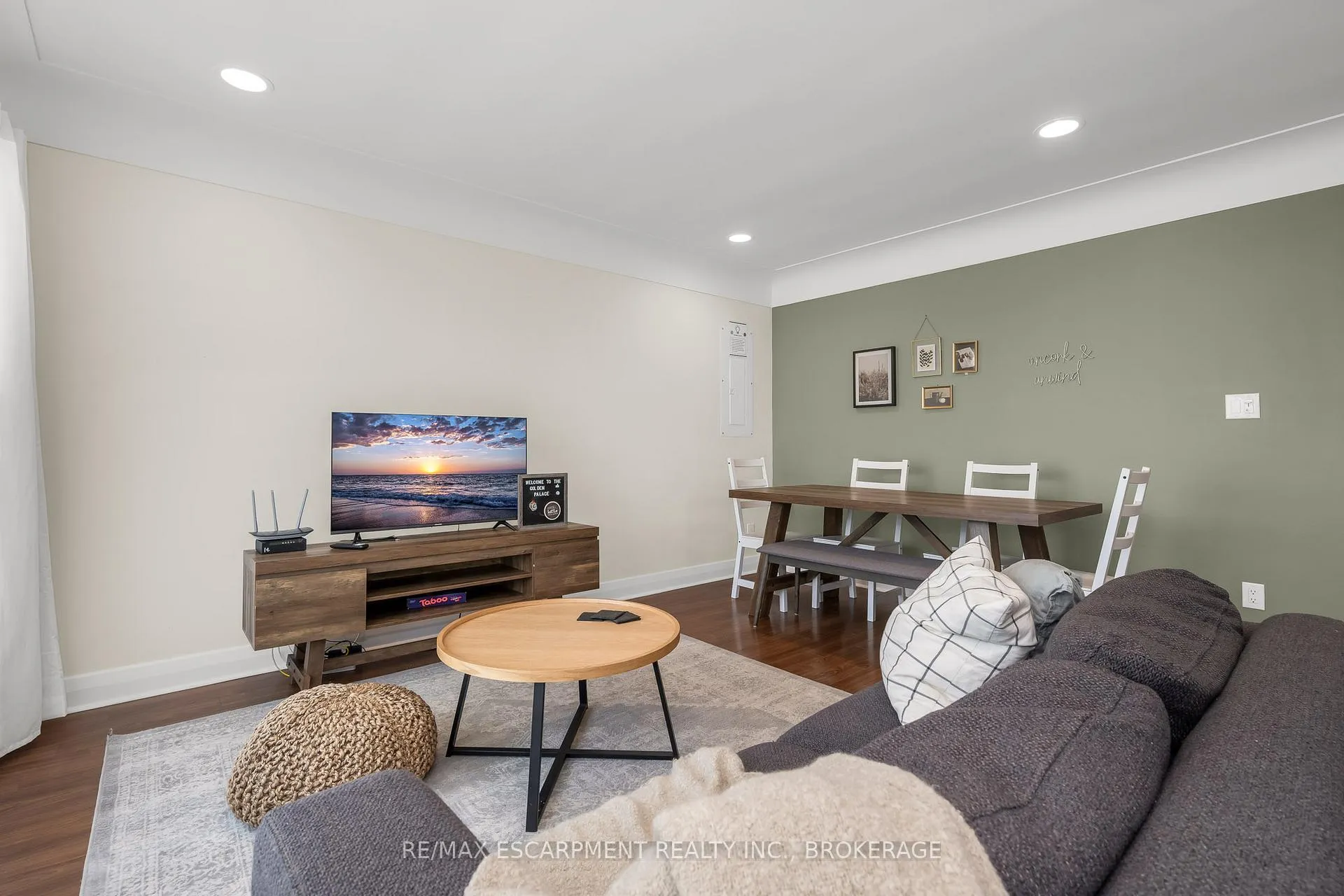 Photo 4 of Unit Main, 16 Golden Boulevard E, Welland, Lincoln/Crowland — HOMEH