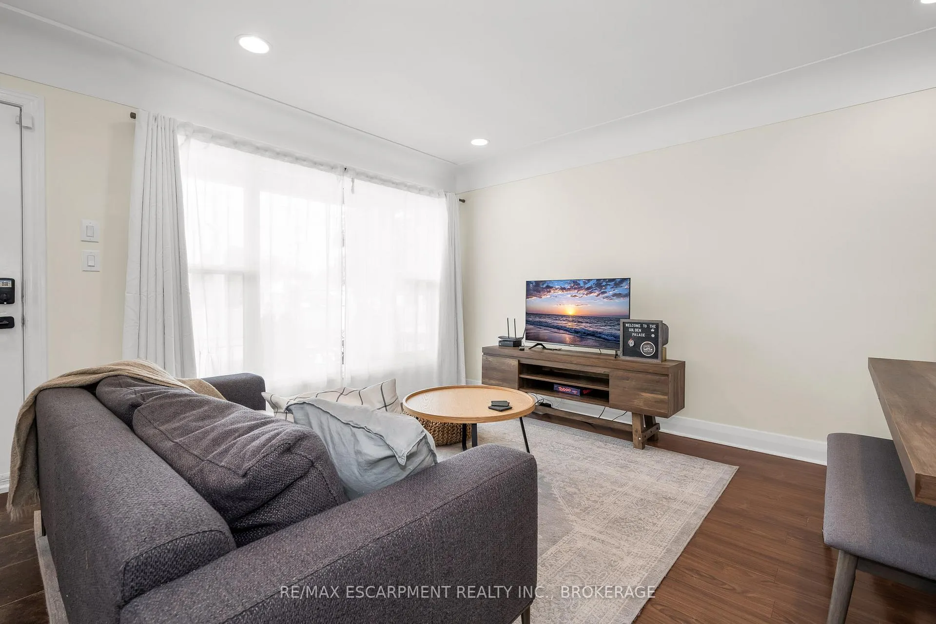 Photo 5 of Unit Main, 16 Golden Boulevard E, Welland, Lincoln/Crowland — HOMEH
