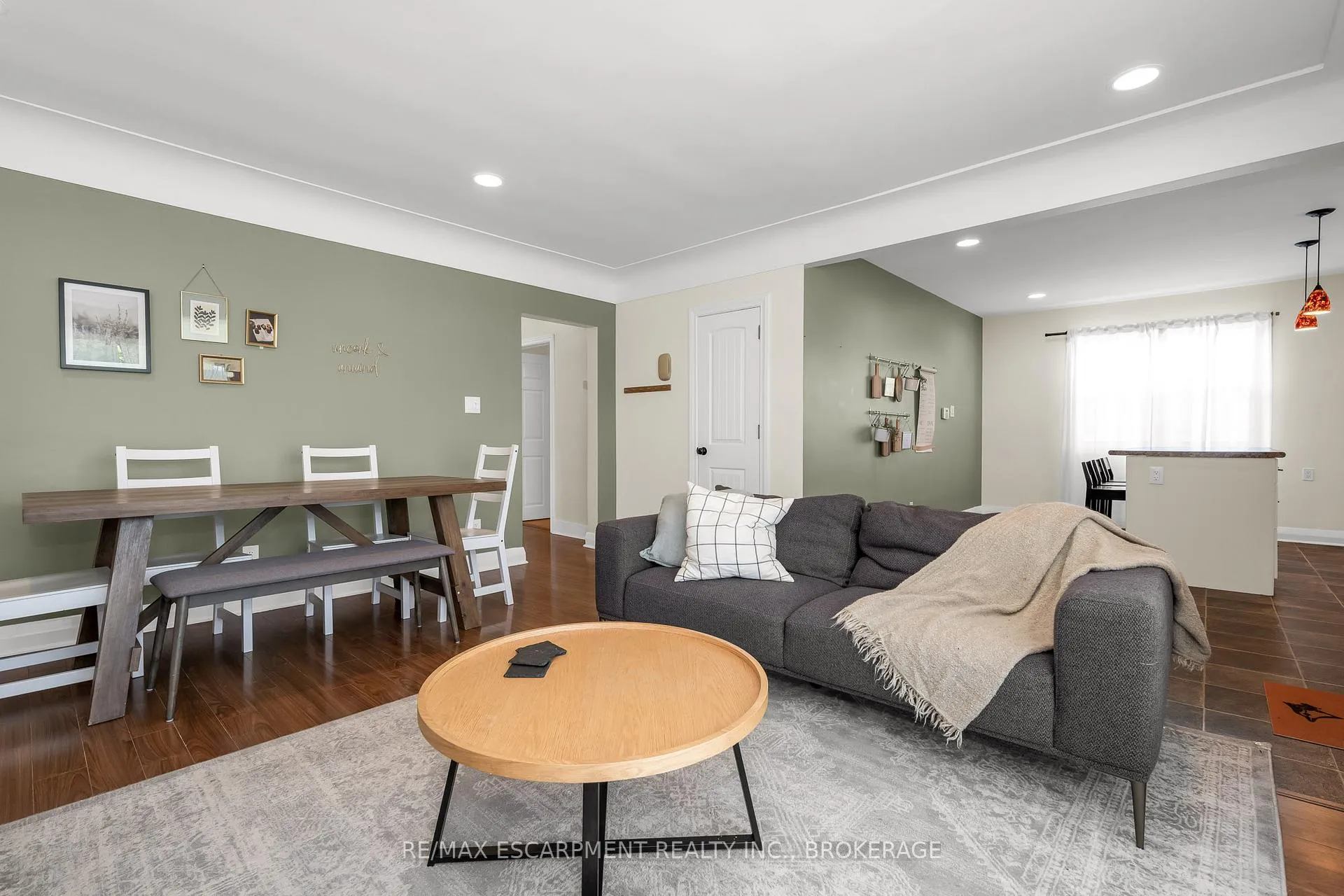 Photo 6 of Unit Main, 16 Golden Boulevard E, Welland, Lincoln/Crowland — HOMEH