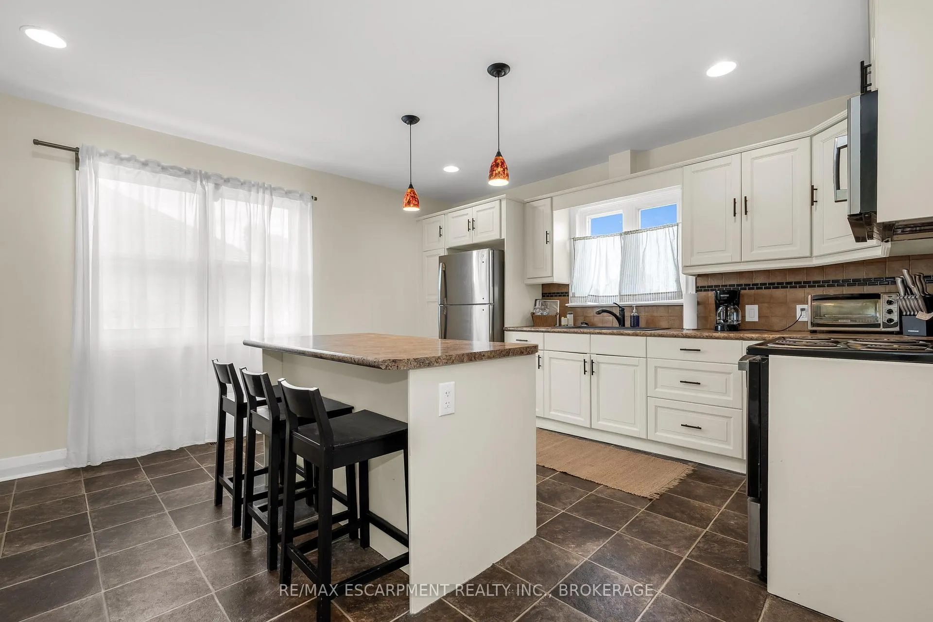 Photo 9 of Unit Main, 16 Golden Boulevard E, Welland, Lincoln/Crowland — HOMEH
