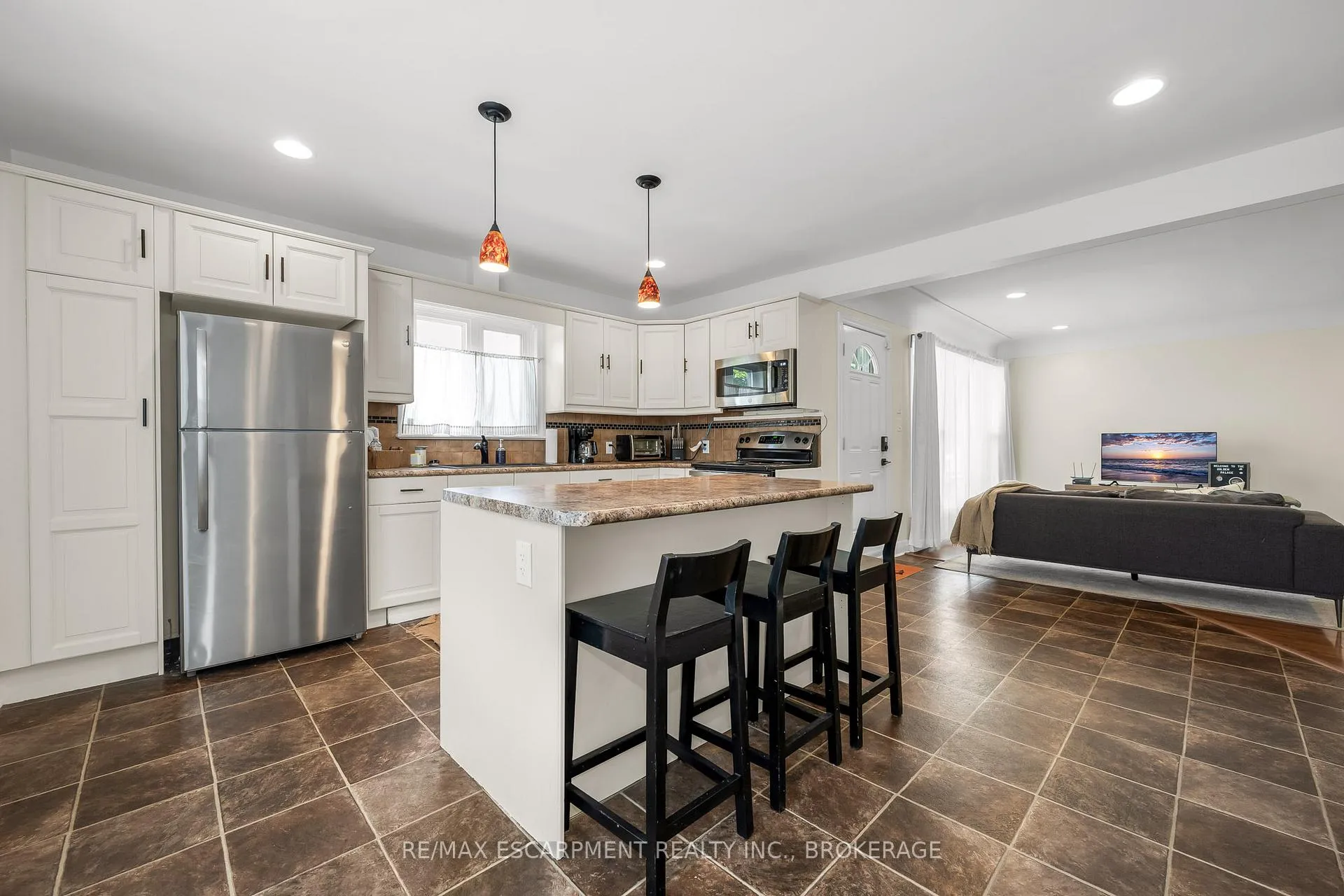 Photo 10 of Unit Main, 16 Golden Boulevard E, Welland, Lincoln/Crowland — HOMEH