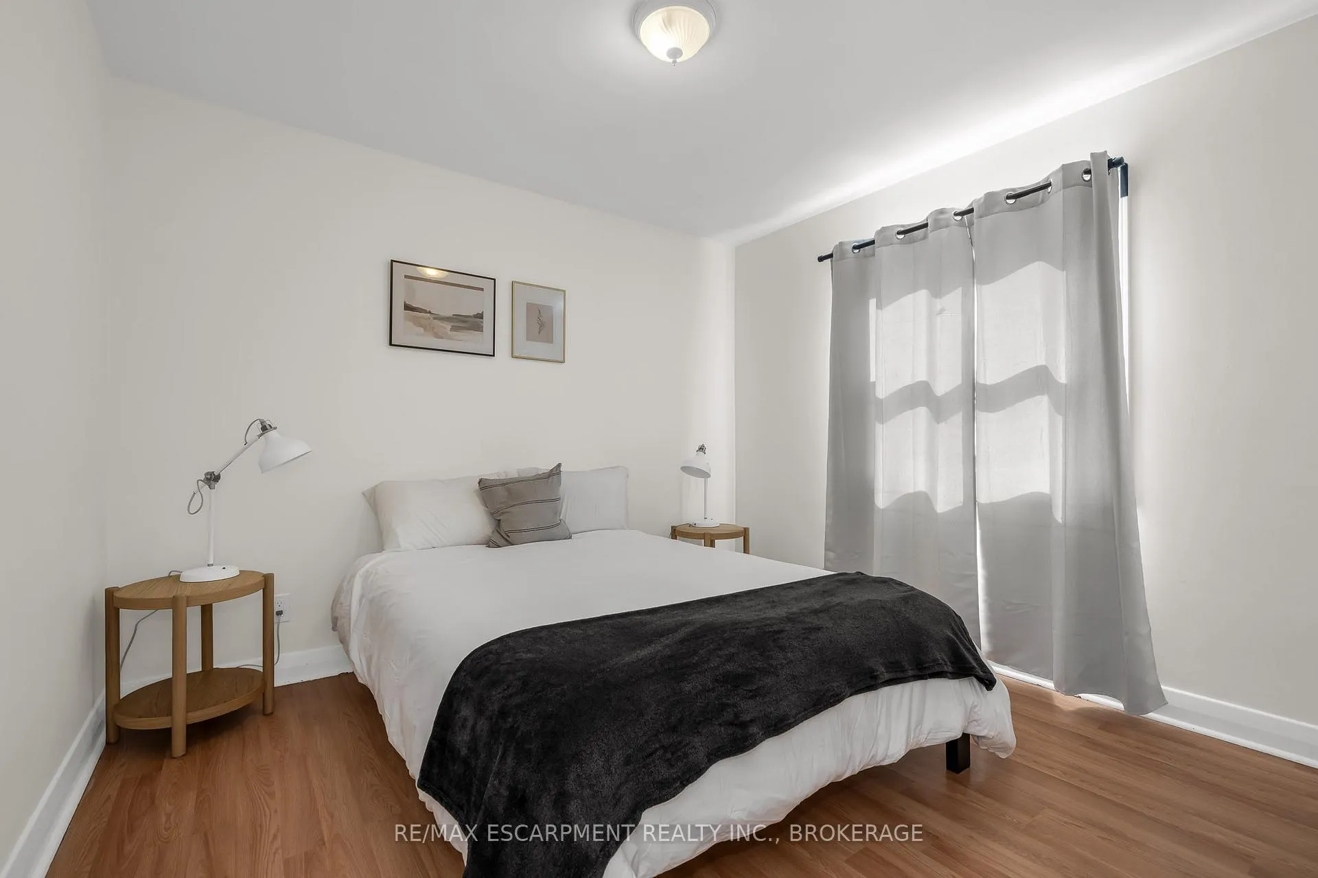 Photo 16 of Unit Main, 16 Golden Boulevard E, Welland, Lincoln/Crowland — HOMEH