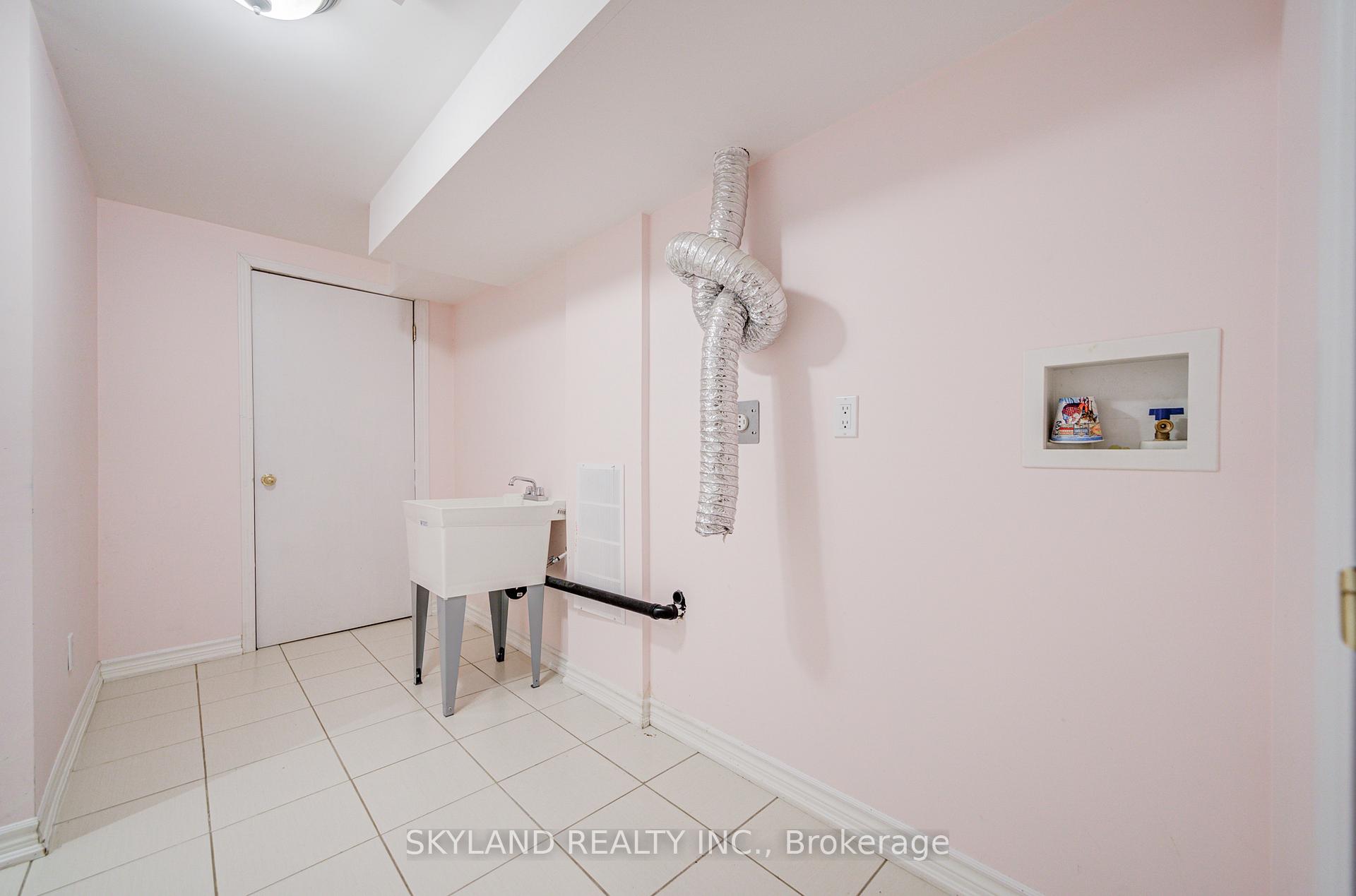 Photo 5 of 78 Monteith Crescent, Vaughan, Maple — HOMEH
