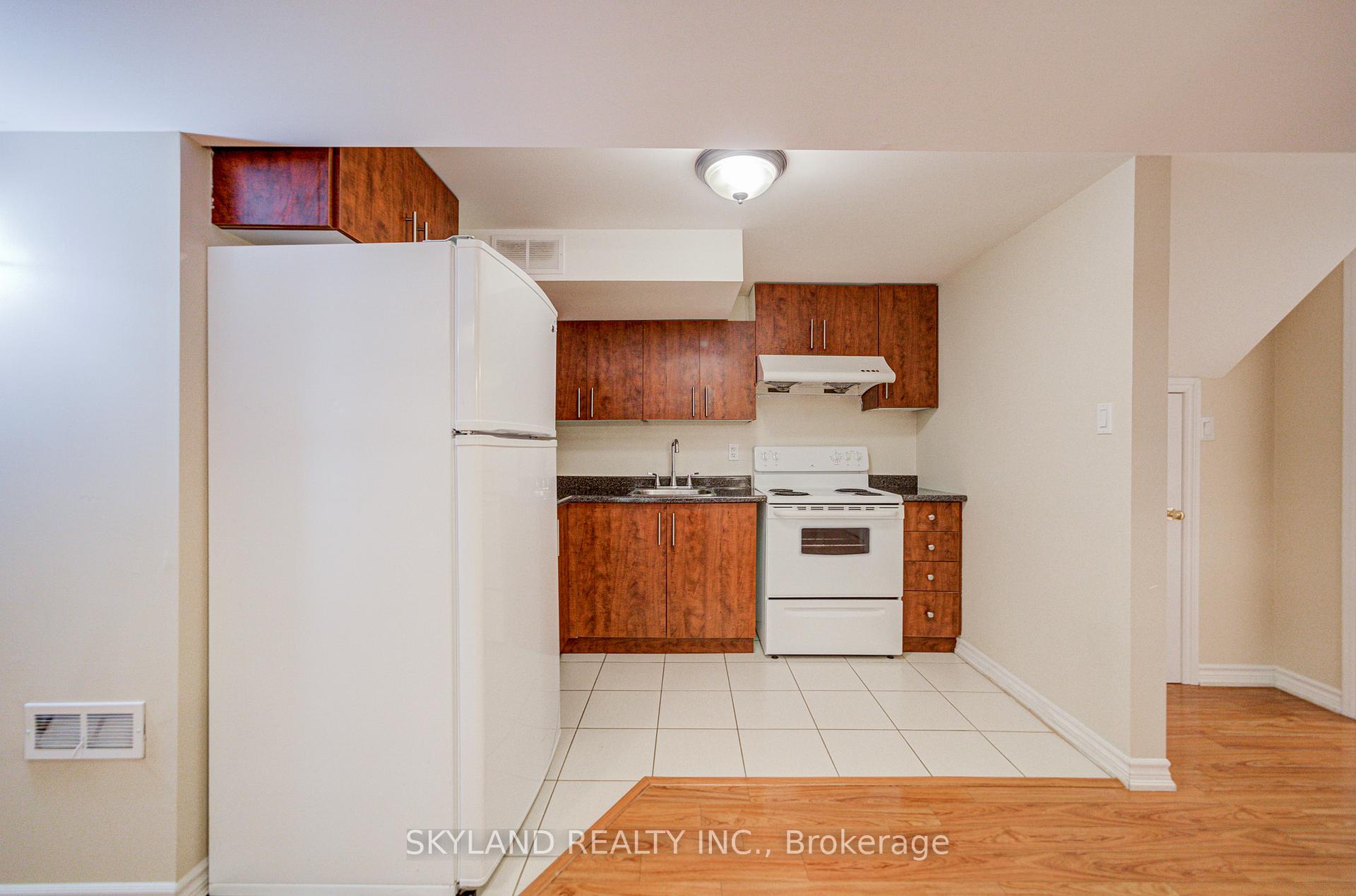 Photo 8 of 78 Monteith Crescent, Vaughan, Maple — HOMEH