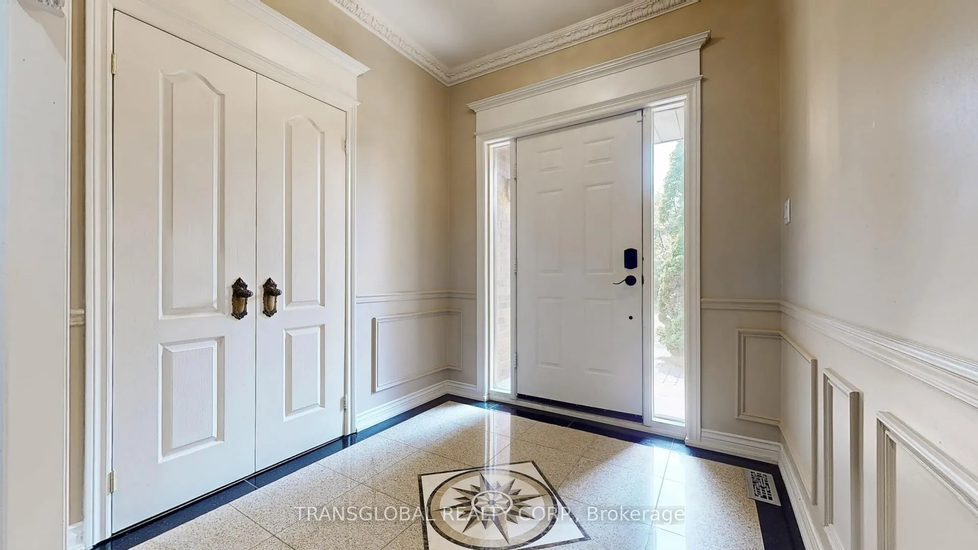 Photo 10 of 458 Beverley Glen Boulevard, Vaughan, Beverley Glen — HOMEH