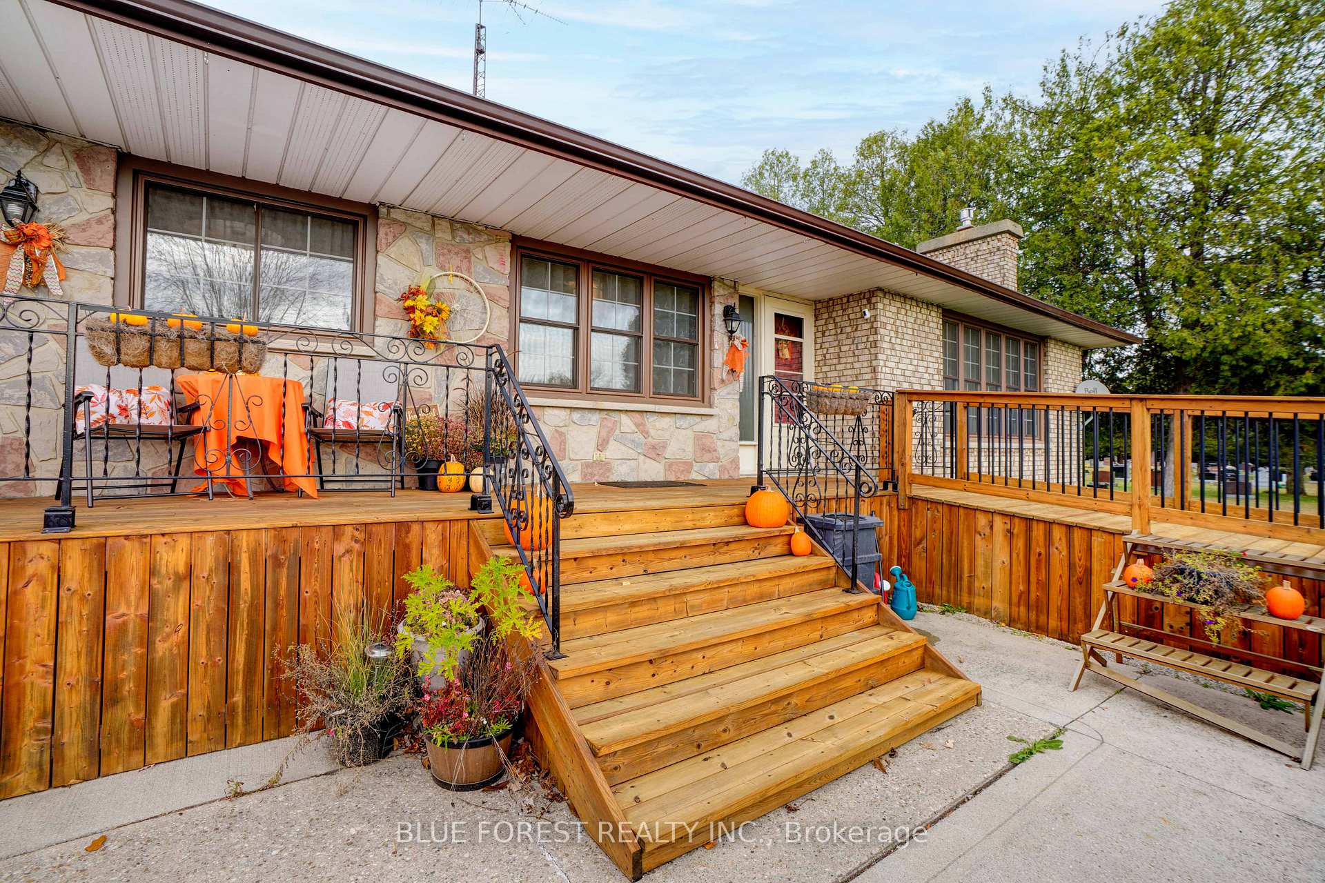 Photo 3 of 24898 Pioneer Line, West Elgin, West Lorne — HOMEH