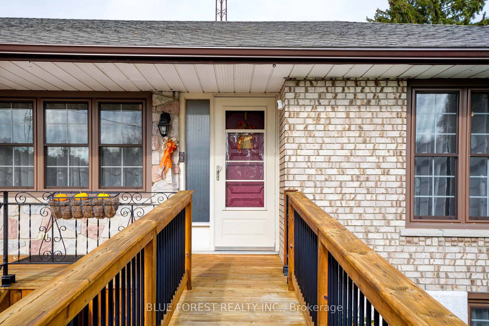 Photo 4 of 24898 Pioneer Line, West Elgin, West Lorne — HOMEH