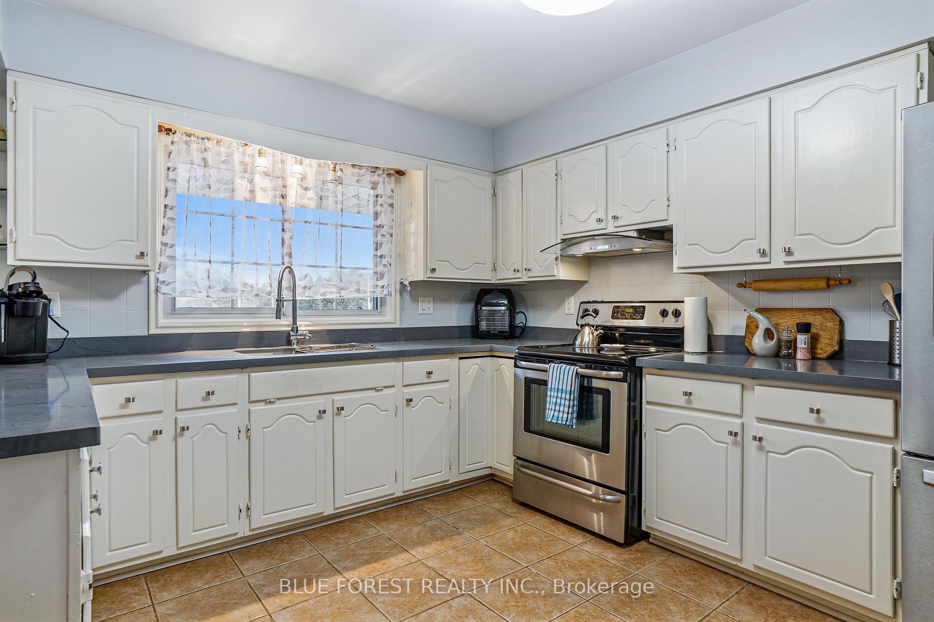 Photo 8 of 24898 Pioneer Line, West Elgin, West Lorne — HOMEH
