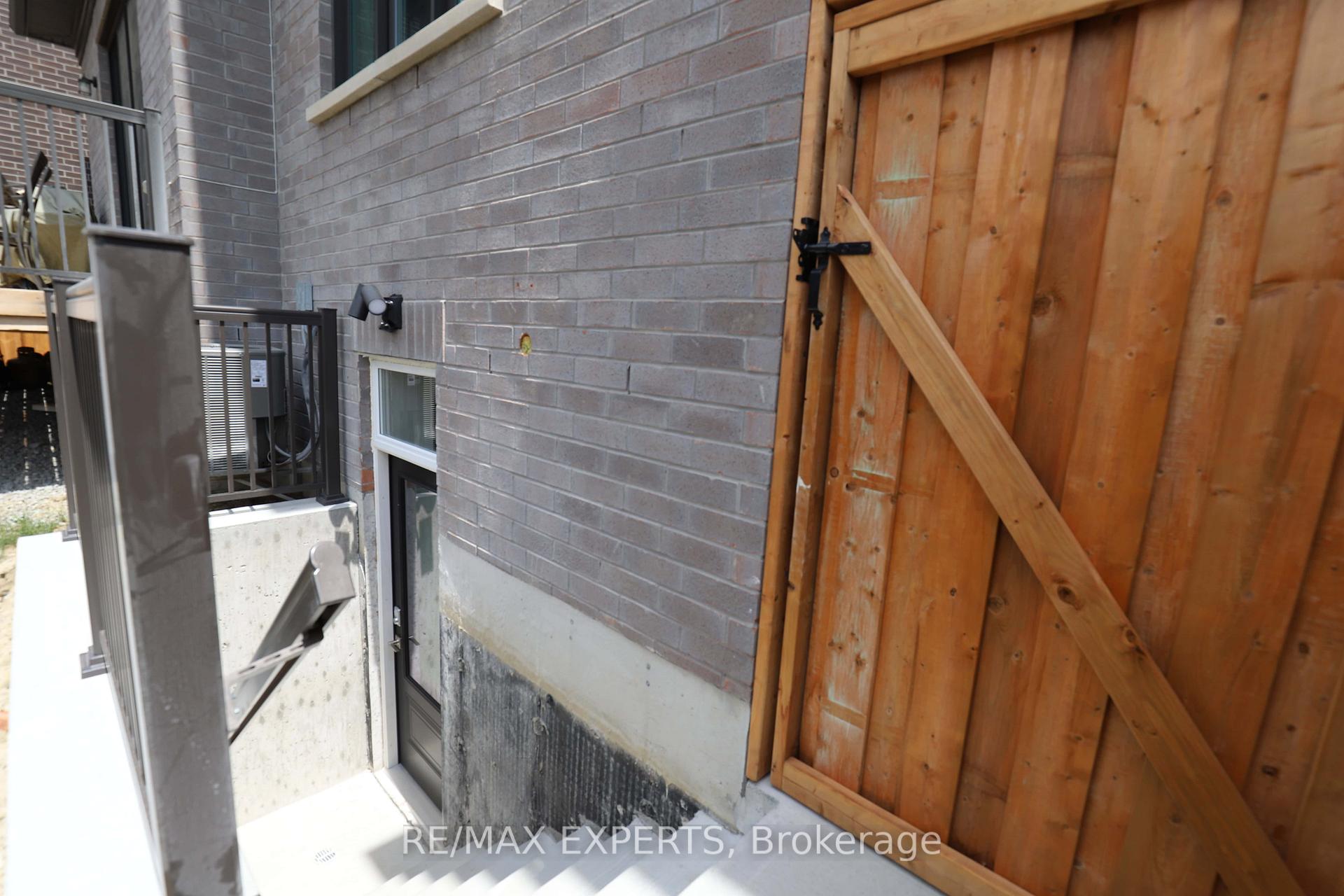 Photo 2 of 108 Ballantyne Boulevard, Vaughan, Vellore Village — HOMEH