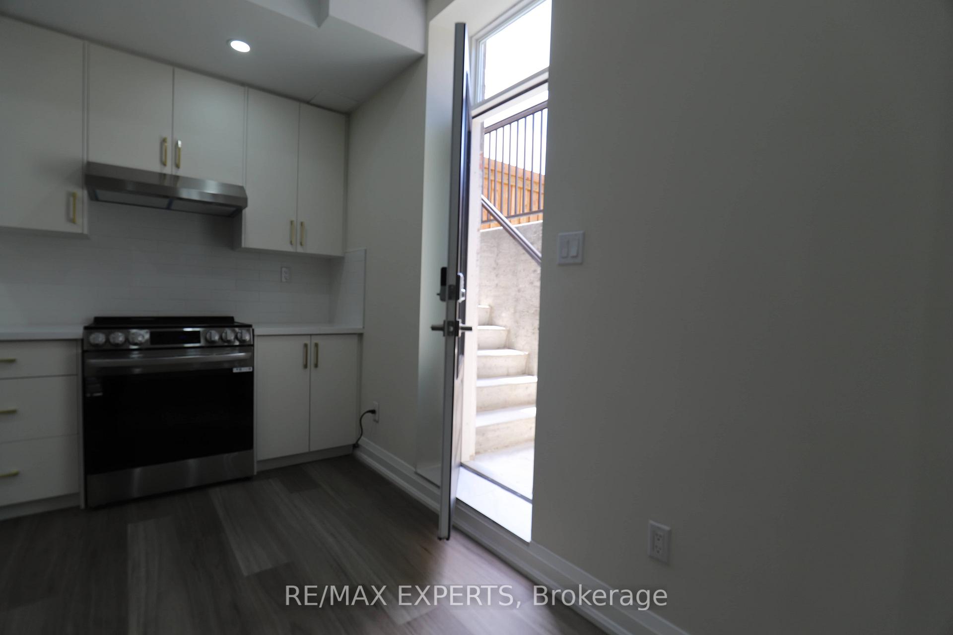 Photo 3 of 108 Ballantyne Boulevard, Vaughan, Vellore Village — HOMEH