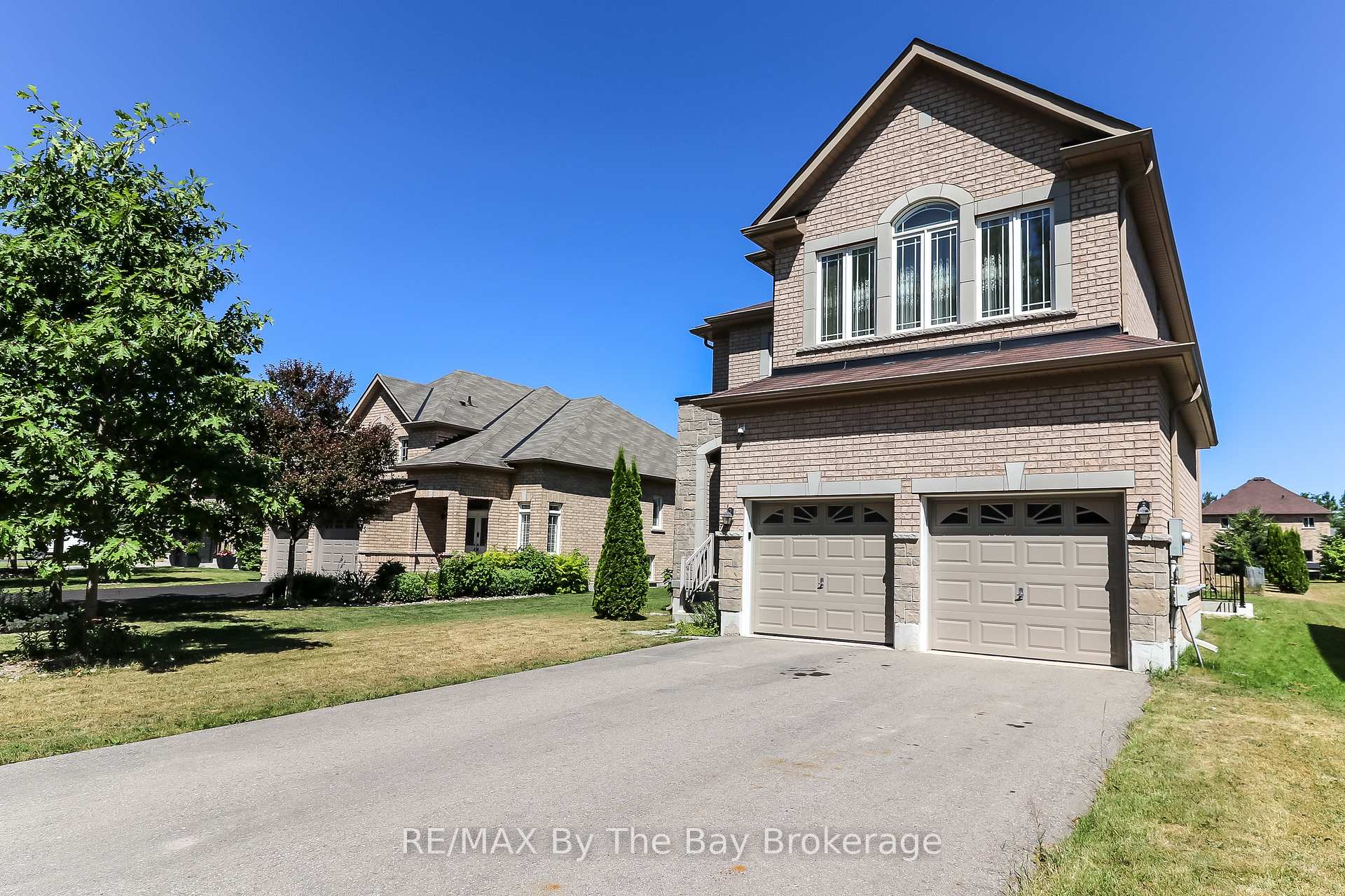 Photo 2 of 73 Pearl Street, Wasaga Beach — HOMEH