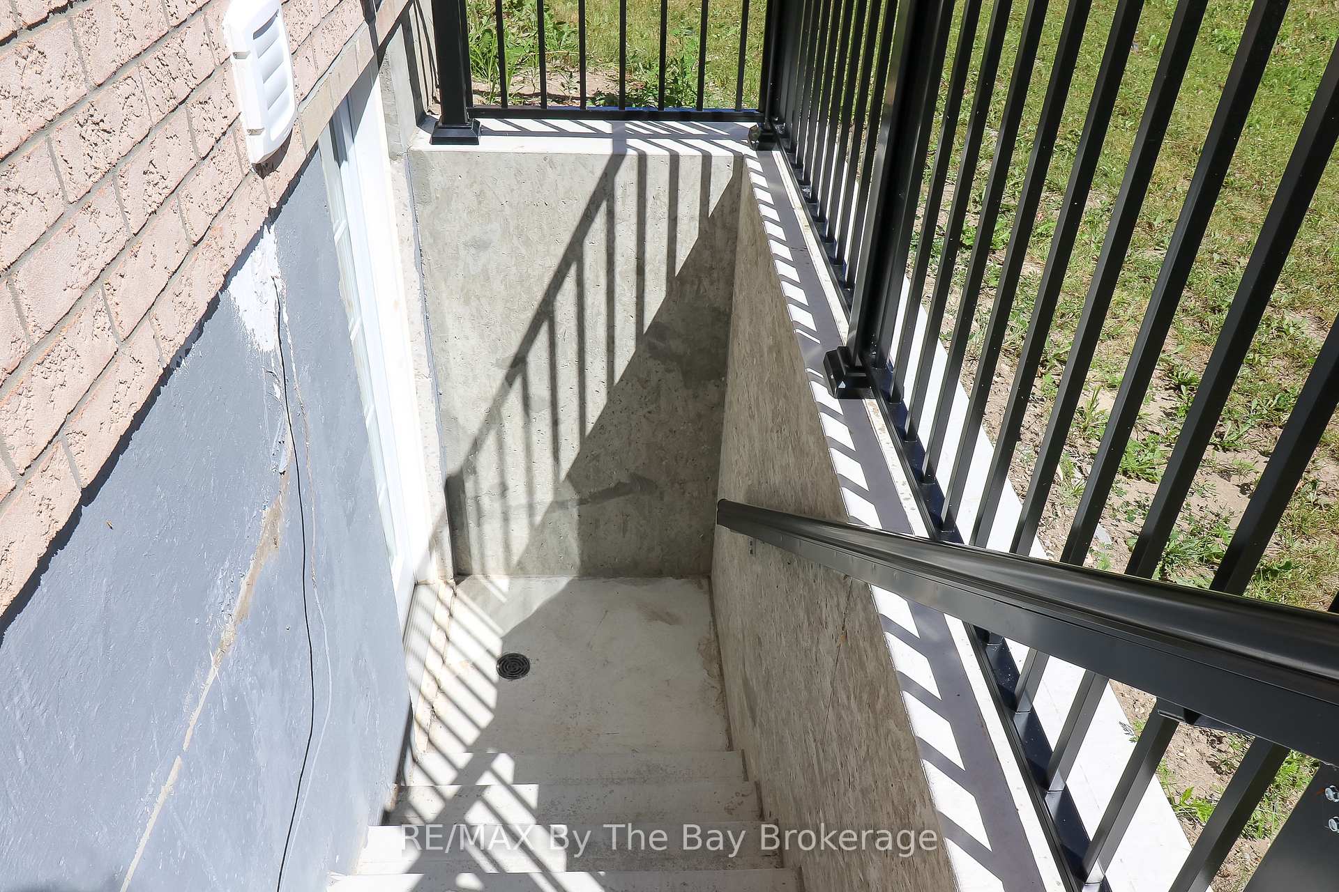 Photo 17 of 73 Pearl Street, Wasaga Beach — HOMEH
