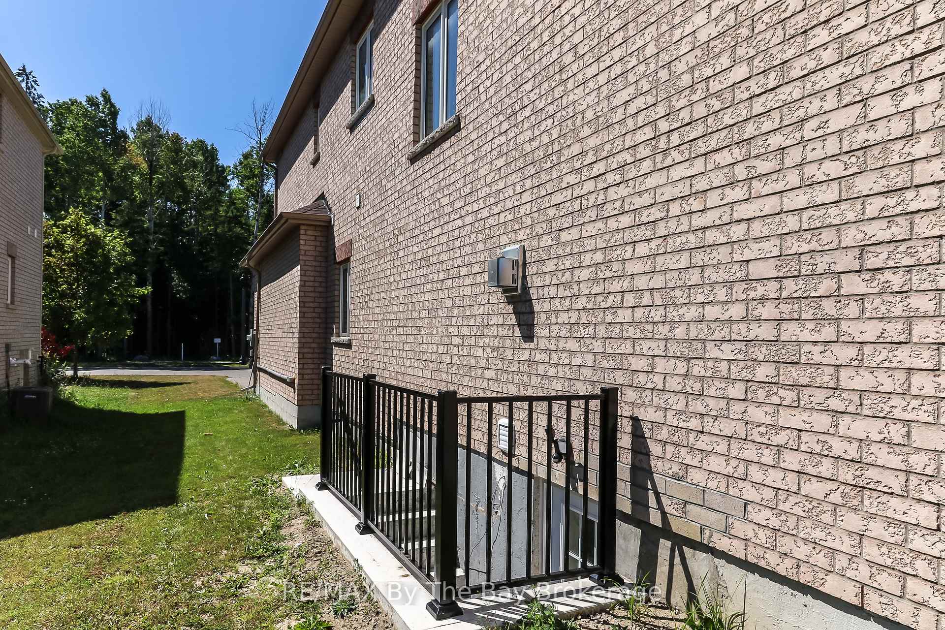 Photo 18 of 73 Pearl Street, Wasaga Beach — HOMEH