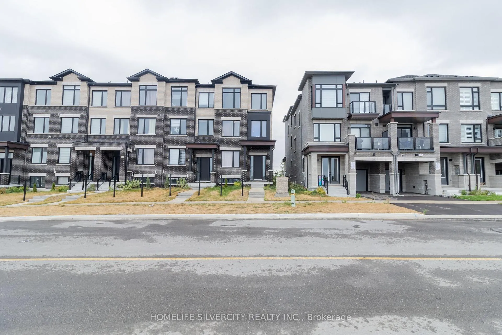 Photo 2 of 403 Tennant Circle, Vaughan, Vellore Village — HOMEH