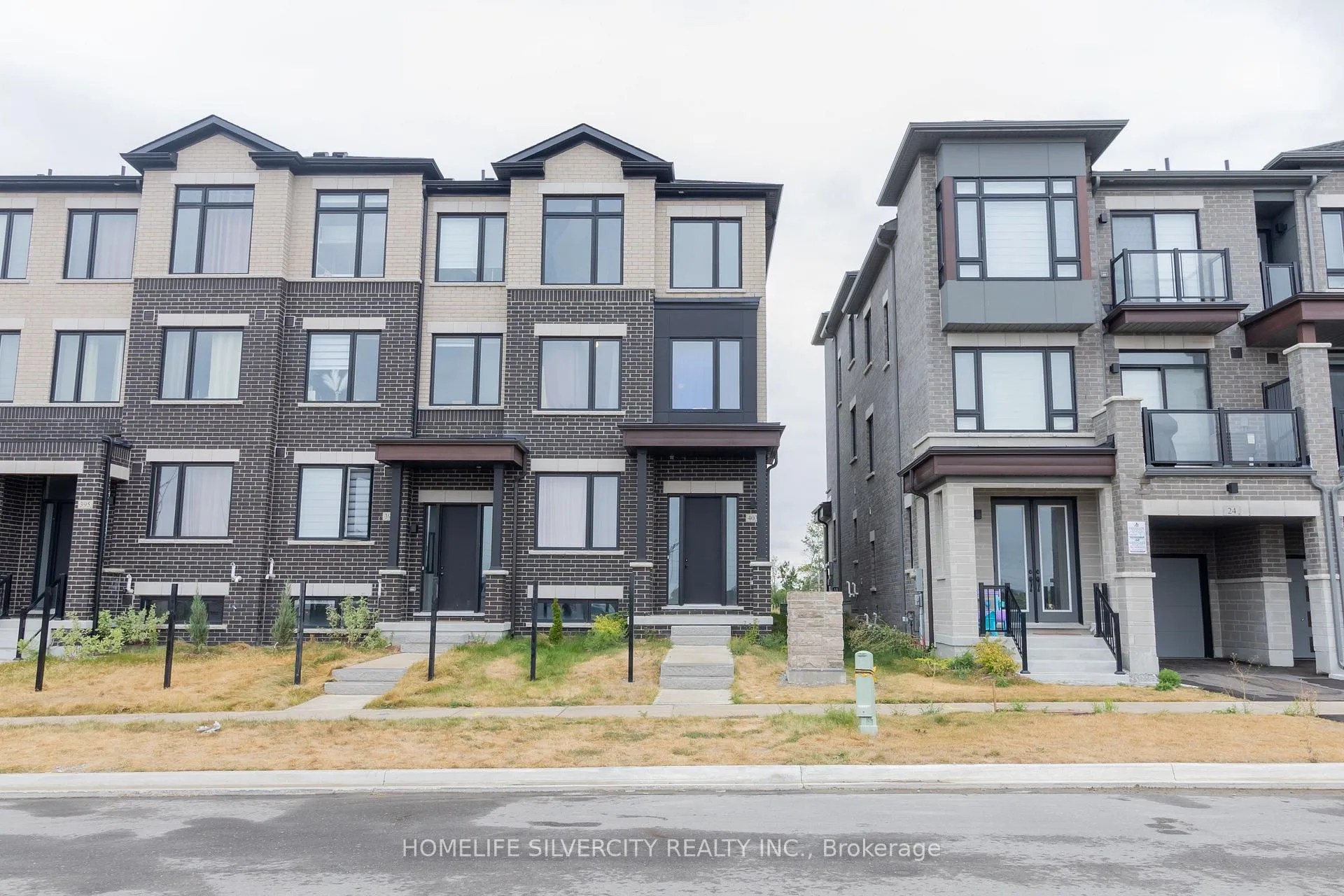 Photo 3 of 403 Tennant Circle, Vaughan, Vellore Village — HOMEH