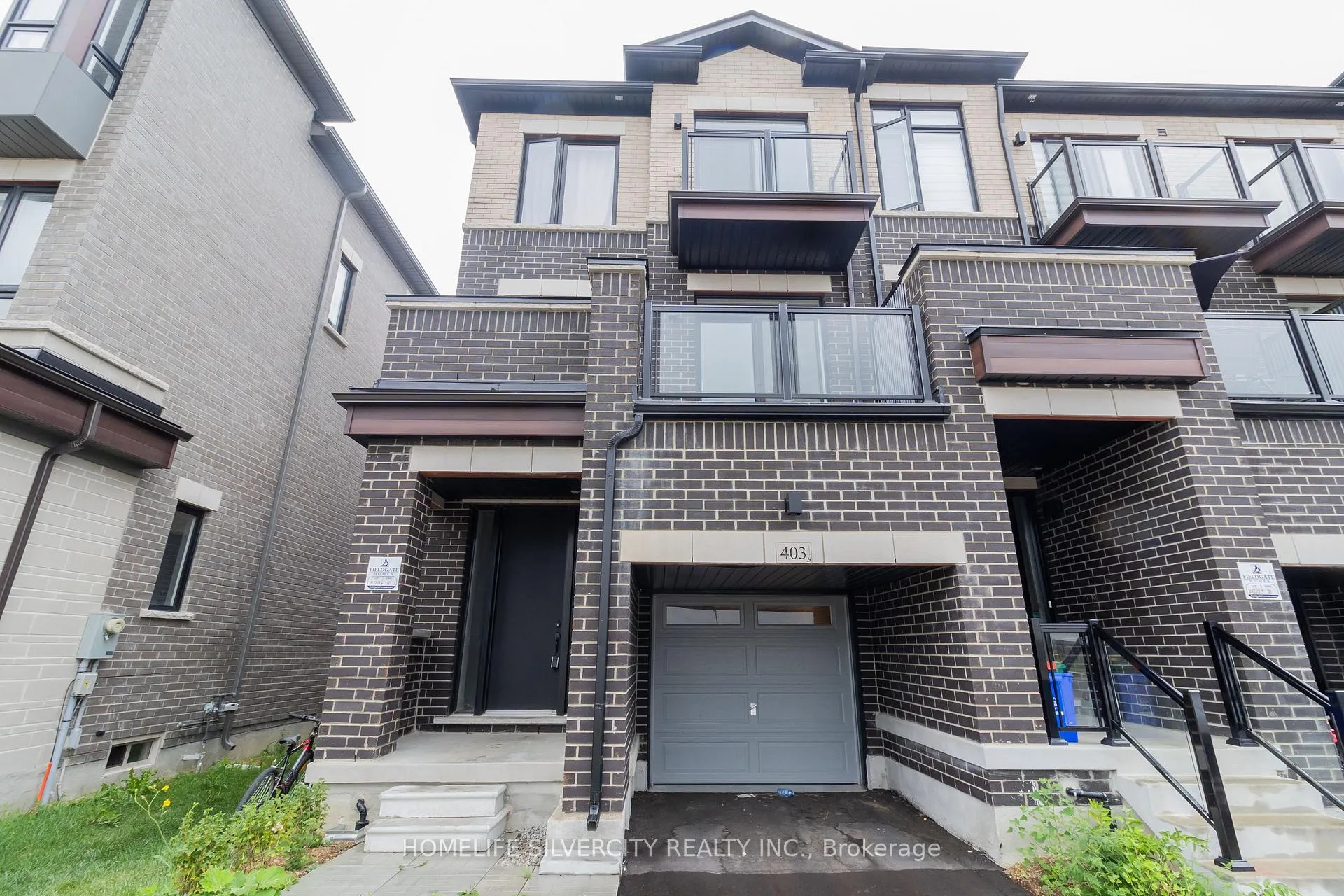 Photo 4 of 403 Tennant Circle, Vaughan, Vellore Village — HOMEH