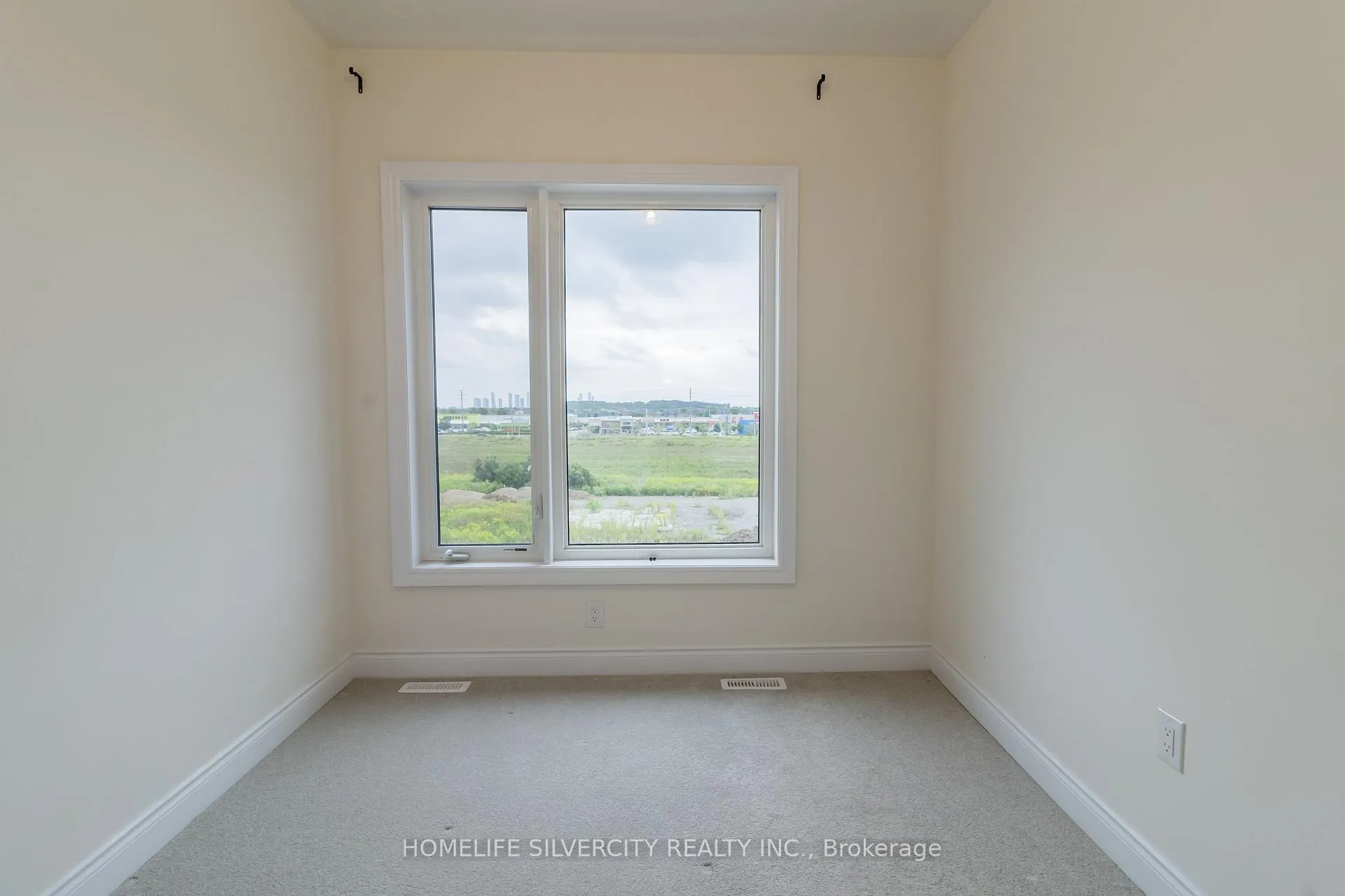 Photo 12 of 403 Tennant Circle, Vaughan, Vellore Village — HOMEH