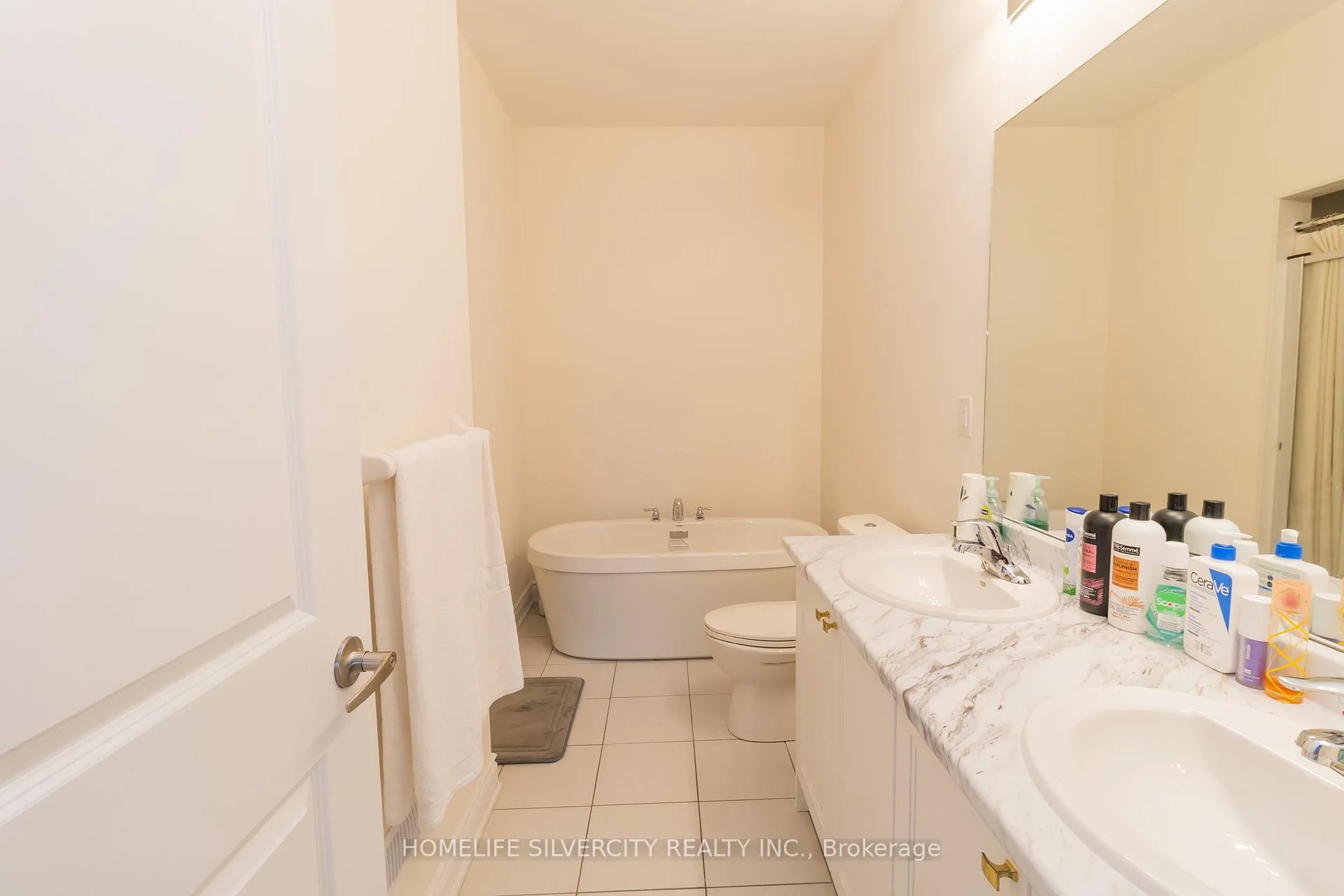 Photo 17 of 403 Tennant Circle, Vaughan, Vellore Village — HOMEH