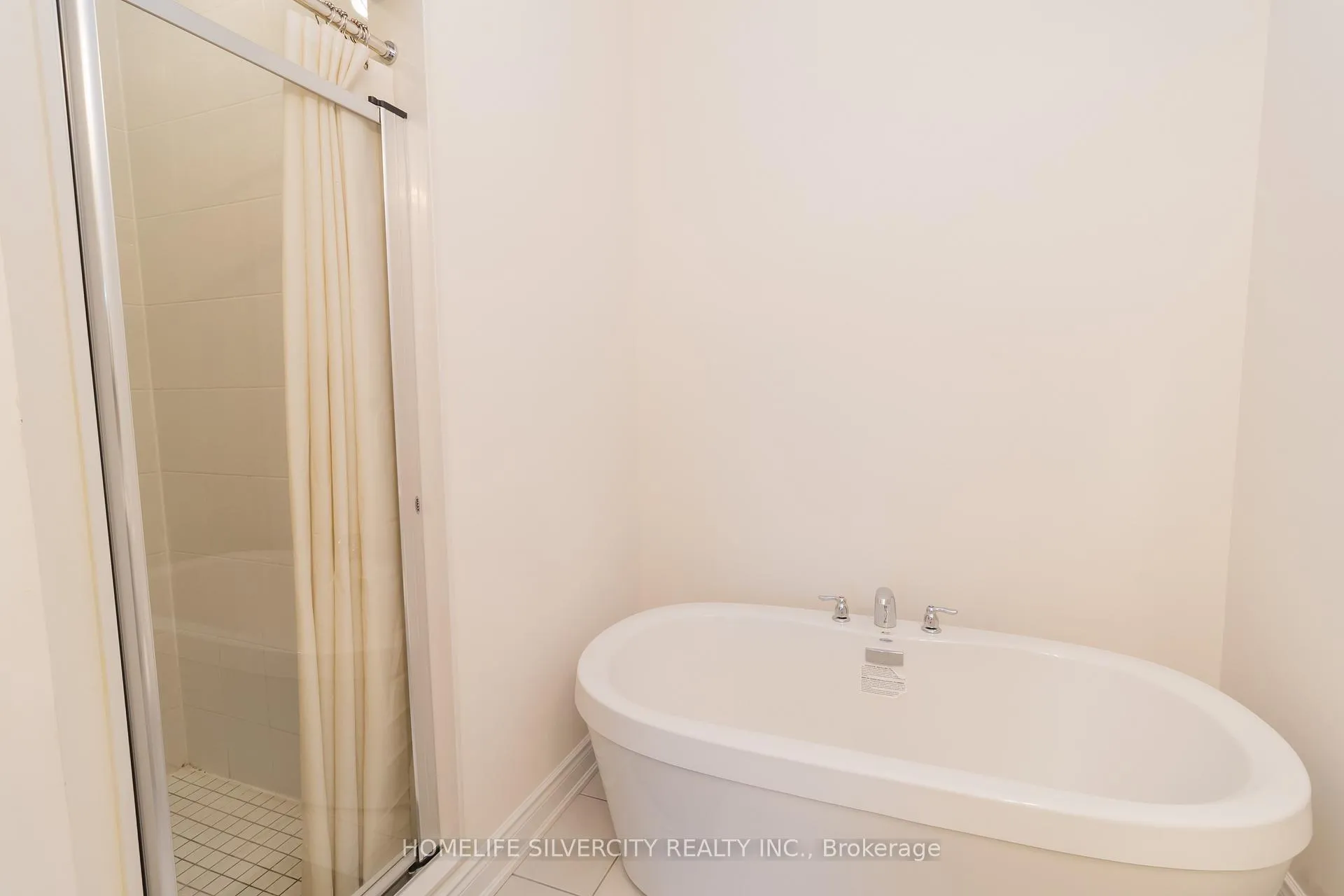 Photo 18 of 403 Tennant Circle, Vaughan, Vellore Village — HOMEH