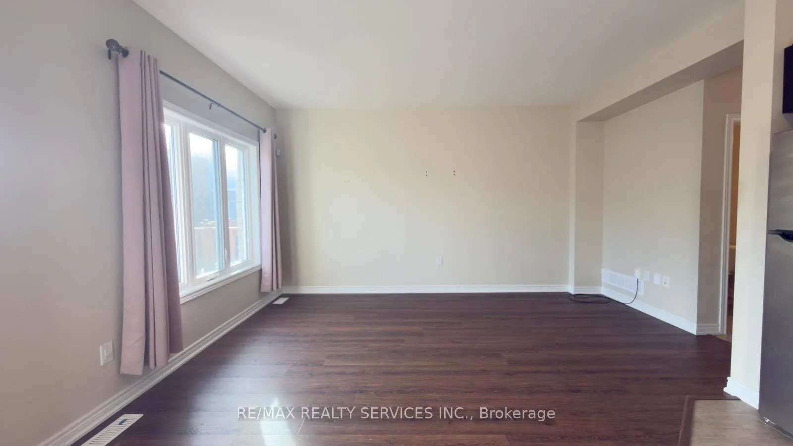 Photo 8 of 26 Sunflower Place, Welland, West Welland — HOMEH