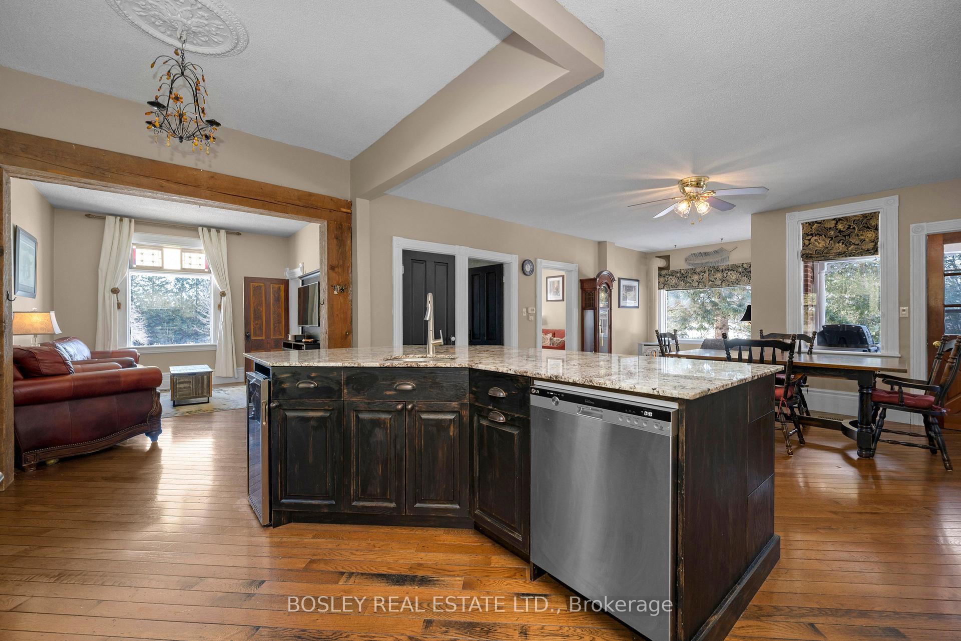 Photo 17 of 34 McKibbon Avenue, Amaranth, Rural Amaranth — HOMEH