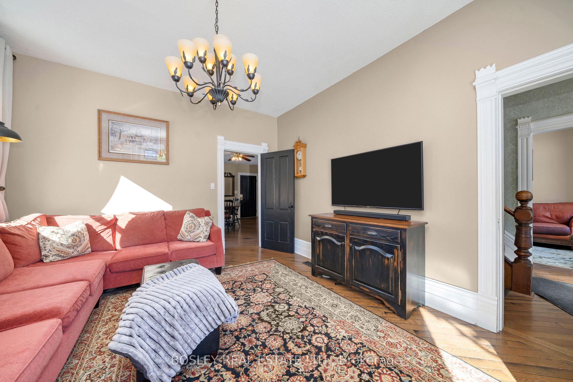 Photo 25 of 34 McKibbon Avenue, Amaranth, Rural Amaranth — HOMEH
