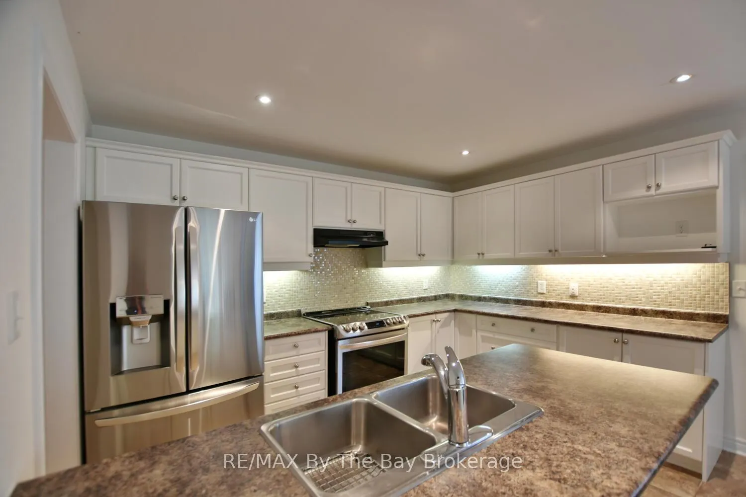 Photo 18 of 7 Meadowood Drive, Wasaga Beach — HOMEH