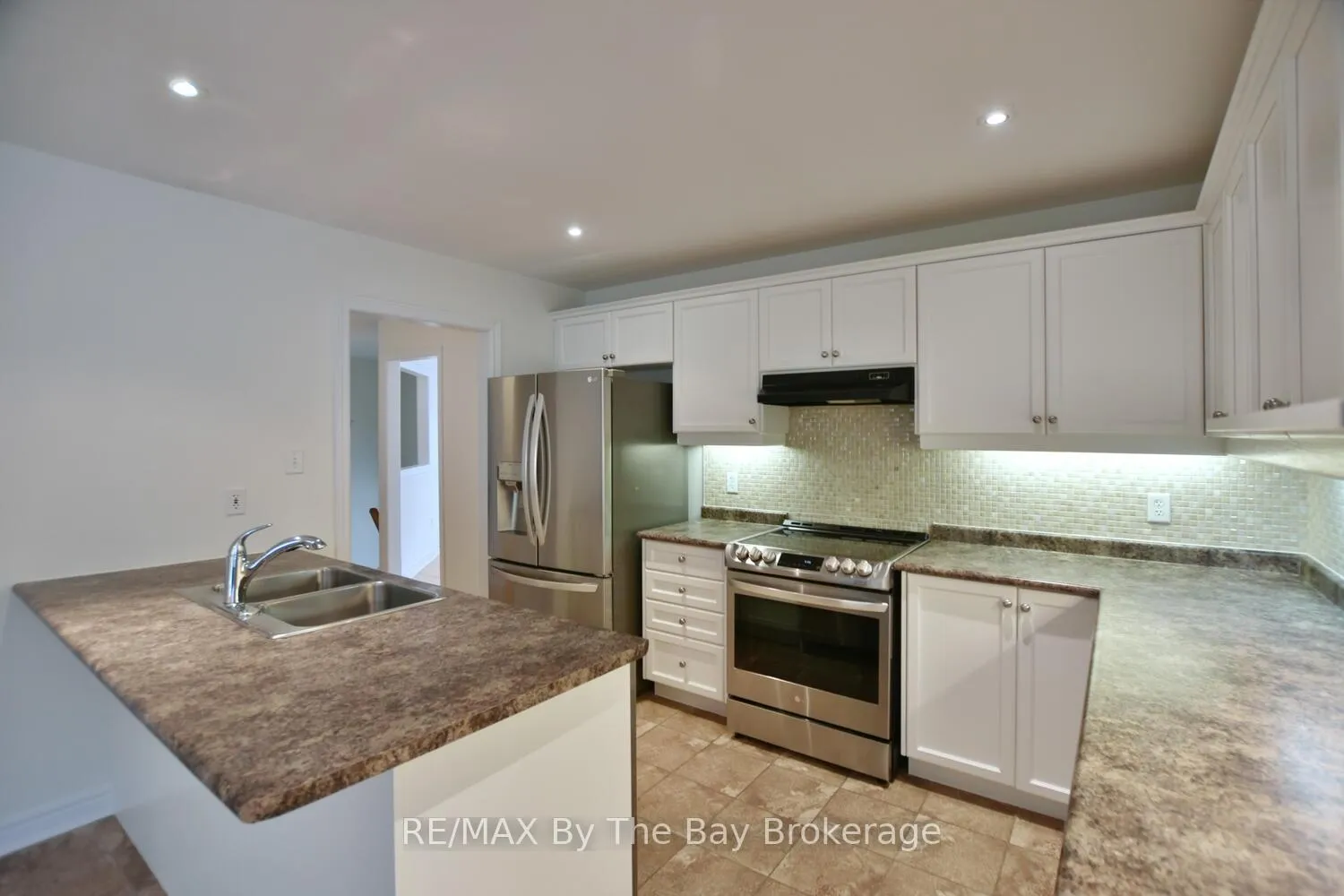 Photo 19 of 7 Meadowood Drive, Wasaga Beach — HOMEH
